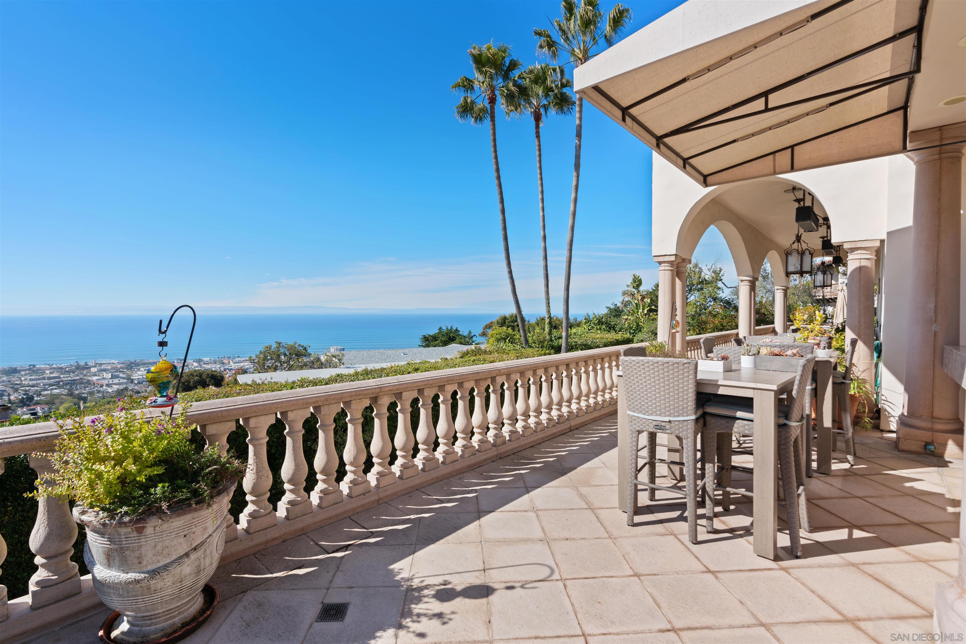 Detail Gallery Image 13 of 45 For 7304  Encelia Dr, La Jolla,  CA 92037 - 6 Beds | 7/2 Baths