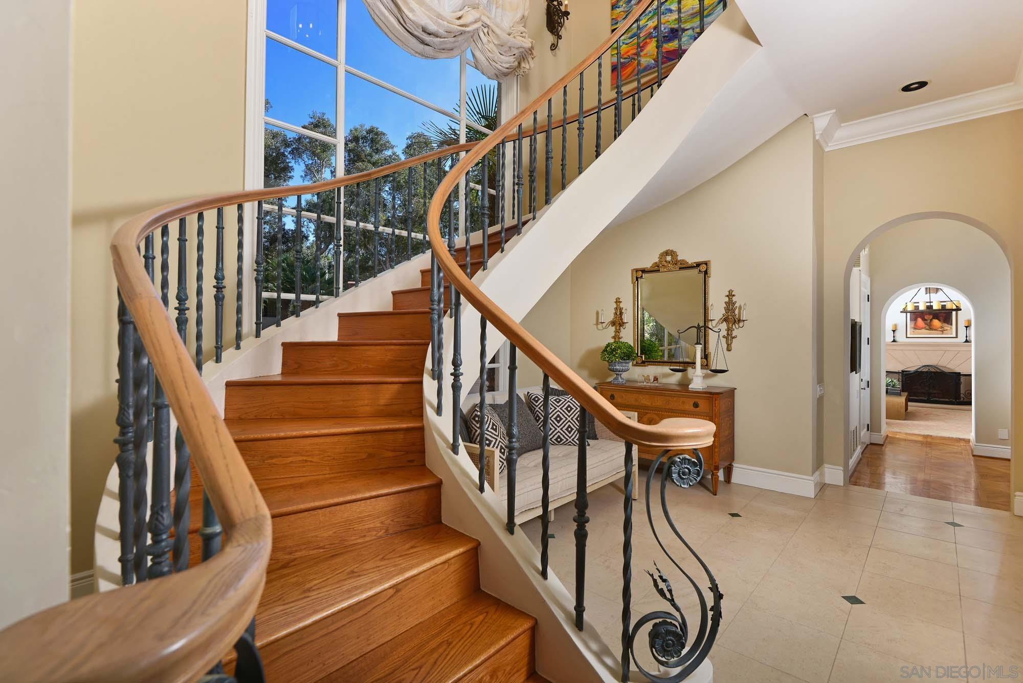 Detail Gallery Image 18 of 45 For 7304  Encelia Dr, La Jolla,  CA 92037 - 6 Beds | 7/2 Baths