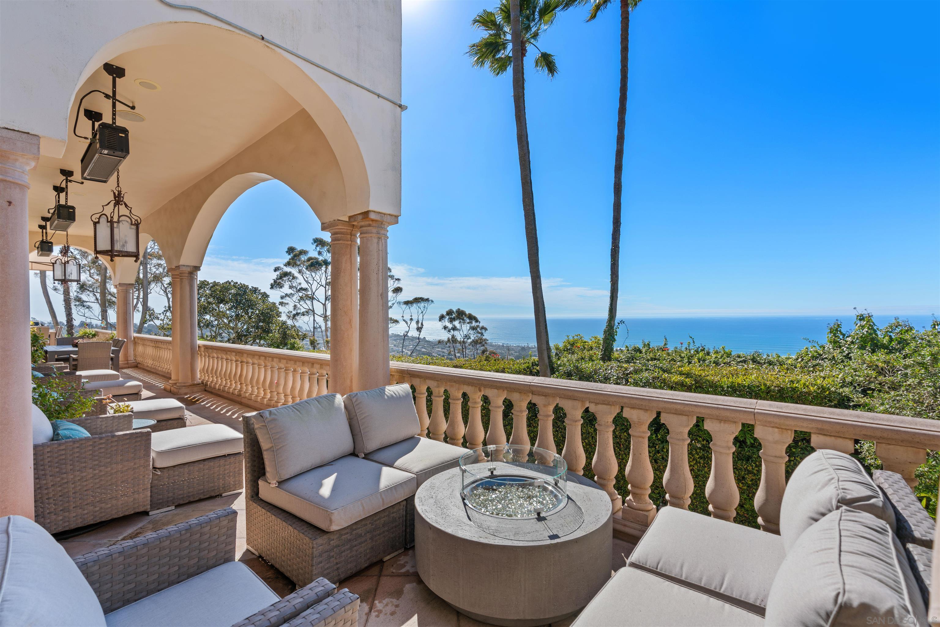 Detail Gallery Image 8 of 45 For 7304  Encelia Dr, La Jolla,  CA 92037 - 6 Beds | 7/2 Baths