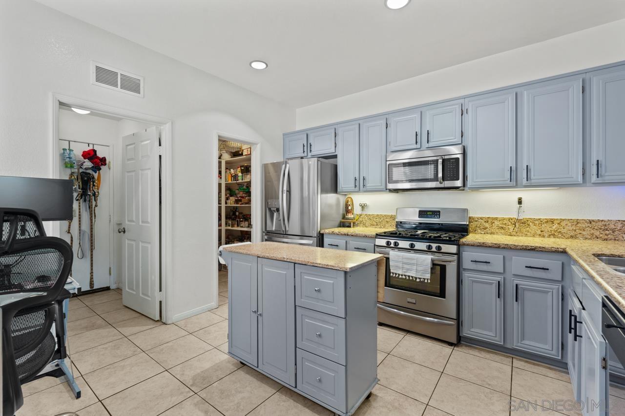 Detail Gallery Image 5 of 50 For 6373  Avenida De Las Vistas  #3,  San Diego,  CA 92154 - 3 Beds | 2/1 Baths