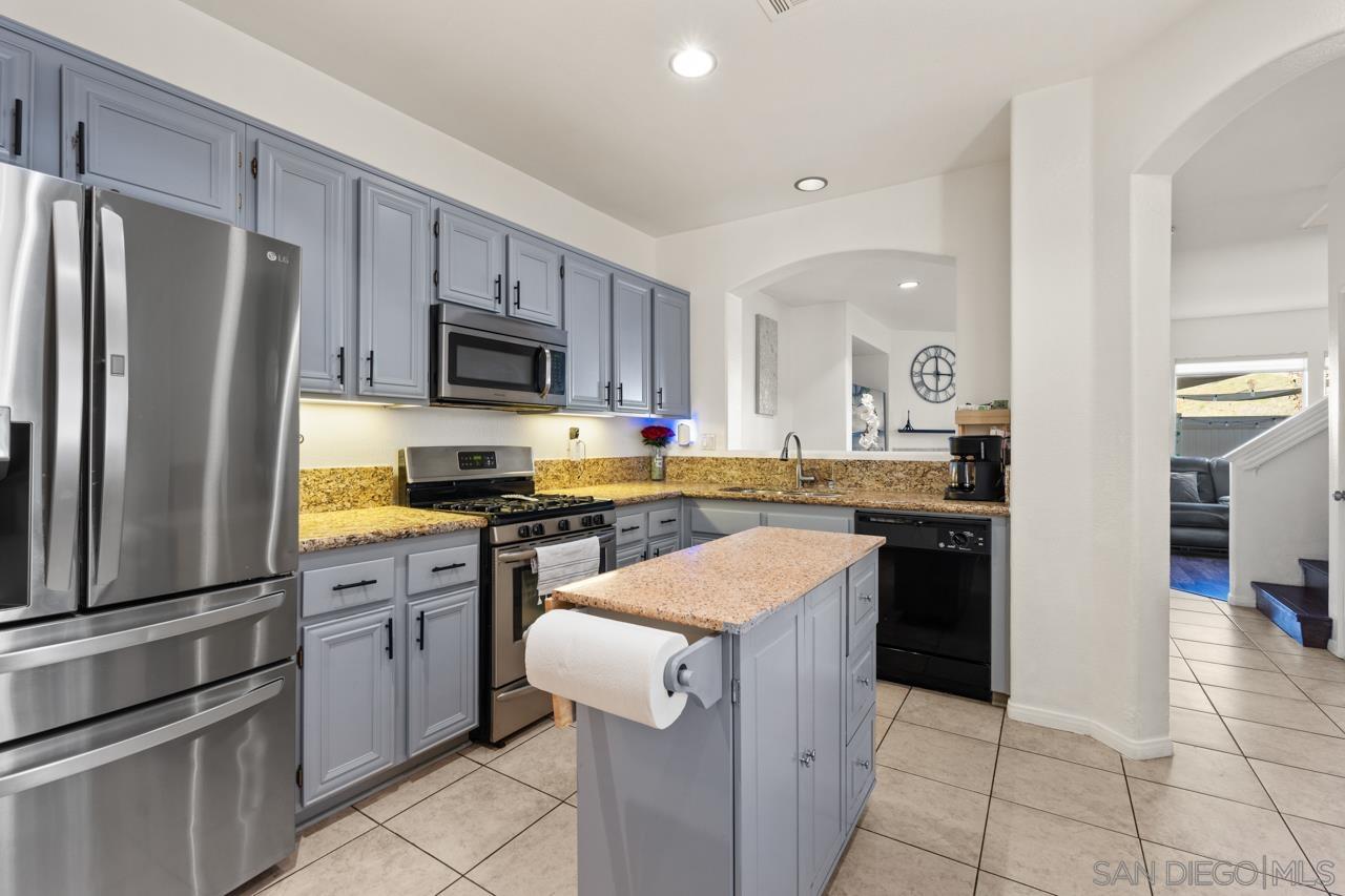 Detail Gallery Image 6 of 50 For 6373  Avenida De Las Vistas  #3,  San Diego,  CA 92154 - 3 Beds | 2/1 Baths