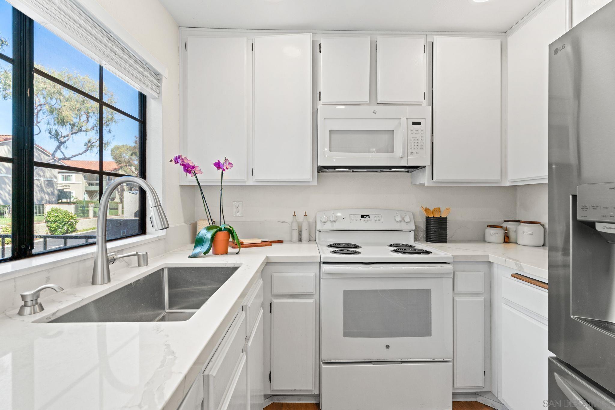 Detail Gallery Image 8 of 27 For 7640  Palmilla Dr  #104,  San Diego,  CA 92122 - 2 Beds | 2 Baths