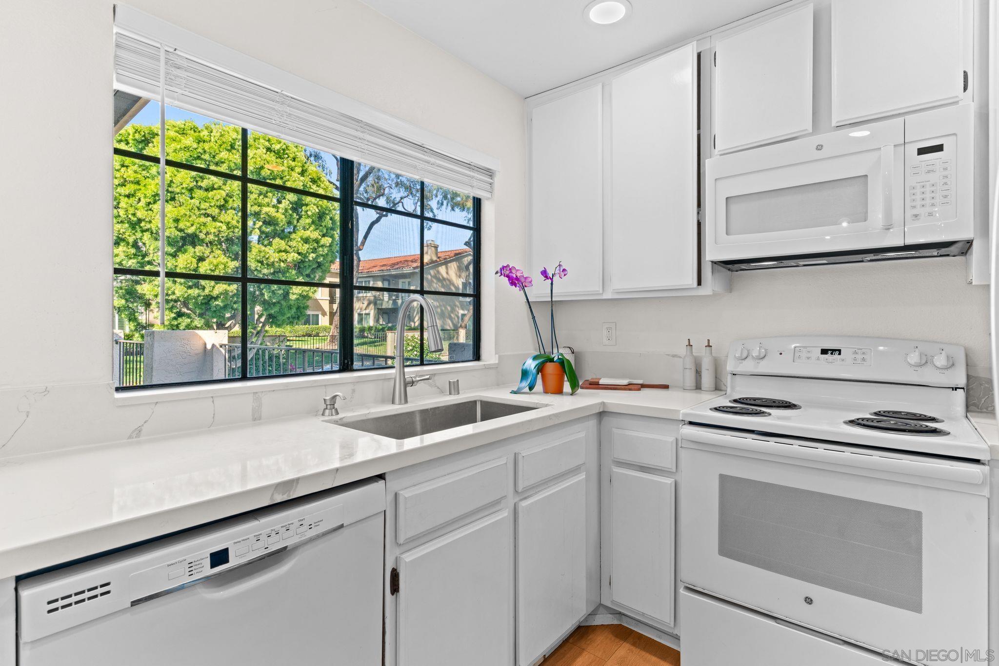 Detail Gallery Image 9 of 27 For 7640  Palmilla Dr  #104,  San Diego,  CA 92122 - 2 Beds | 2 Baths