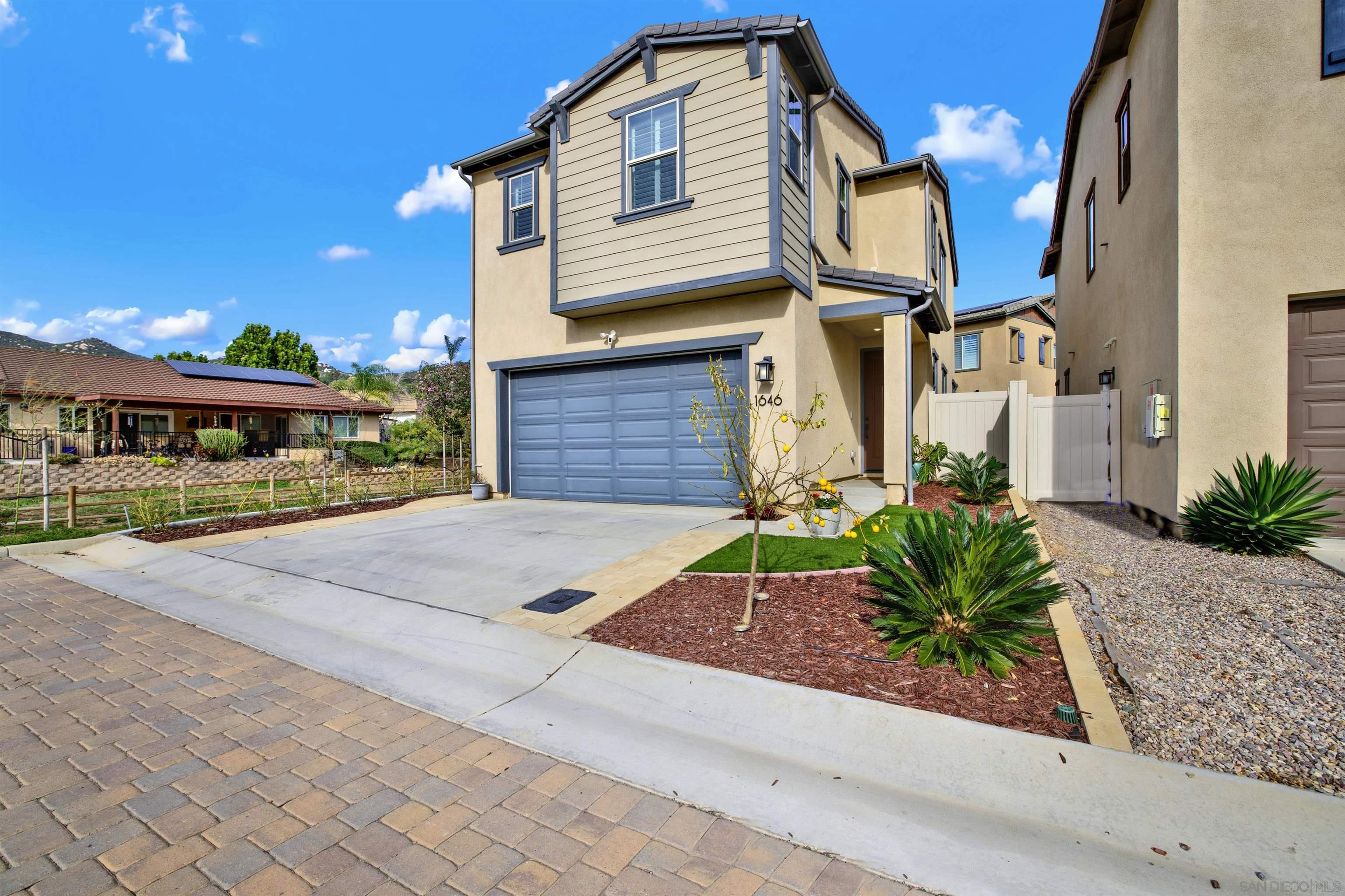 Detail Gallery Image 2 of 52 For 1646  Carol Lee Ln, Escondido,  CA 92026 - 3 Beds | 2/1 Baths