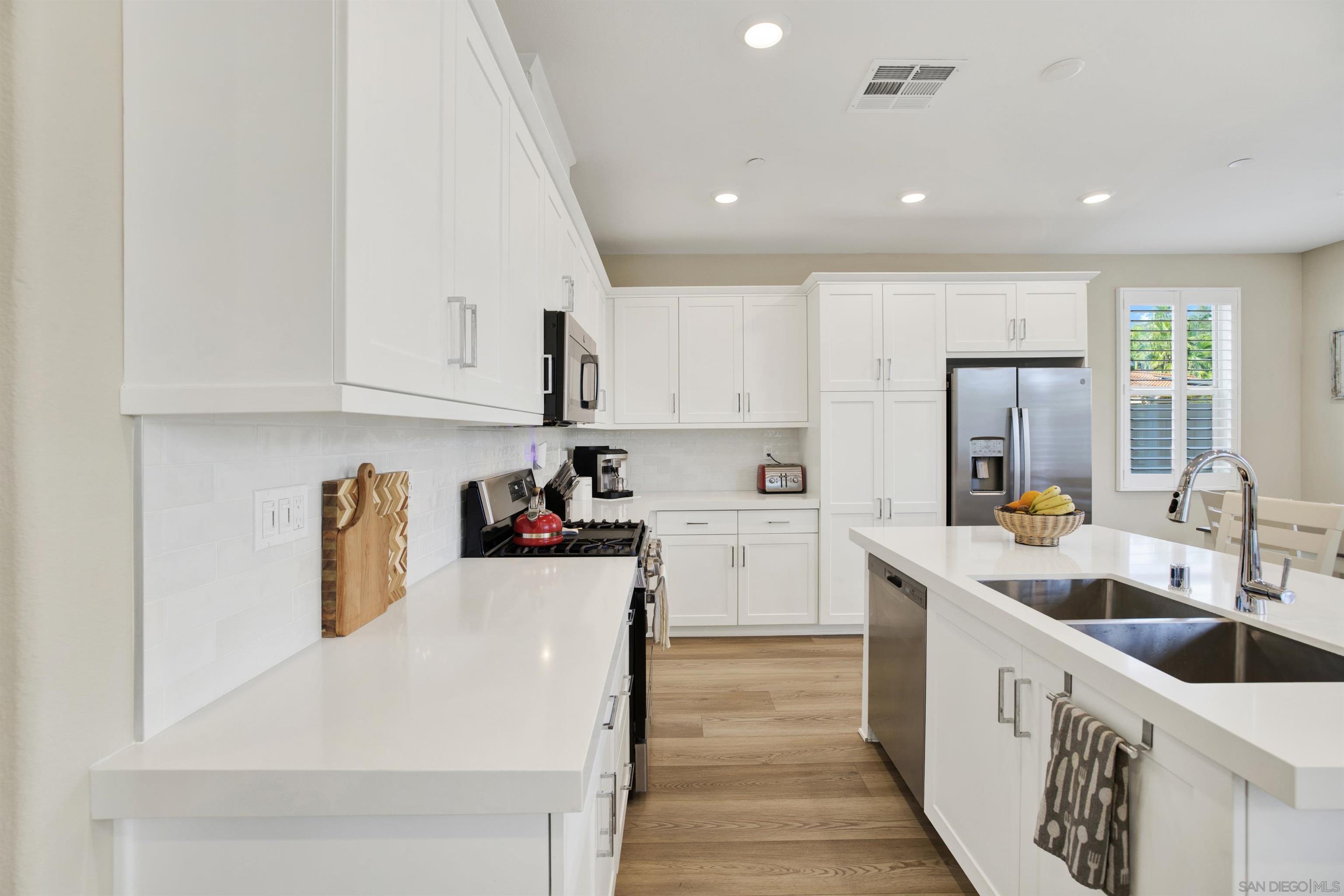 Detail Gallery Image 9 of 52 For 1646  Carol Lee Ln, Escondido,  CA 92026 - 3 Beds | 2/1 Baths