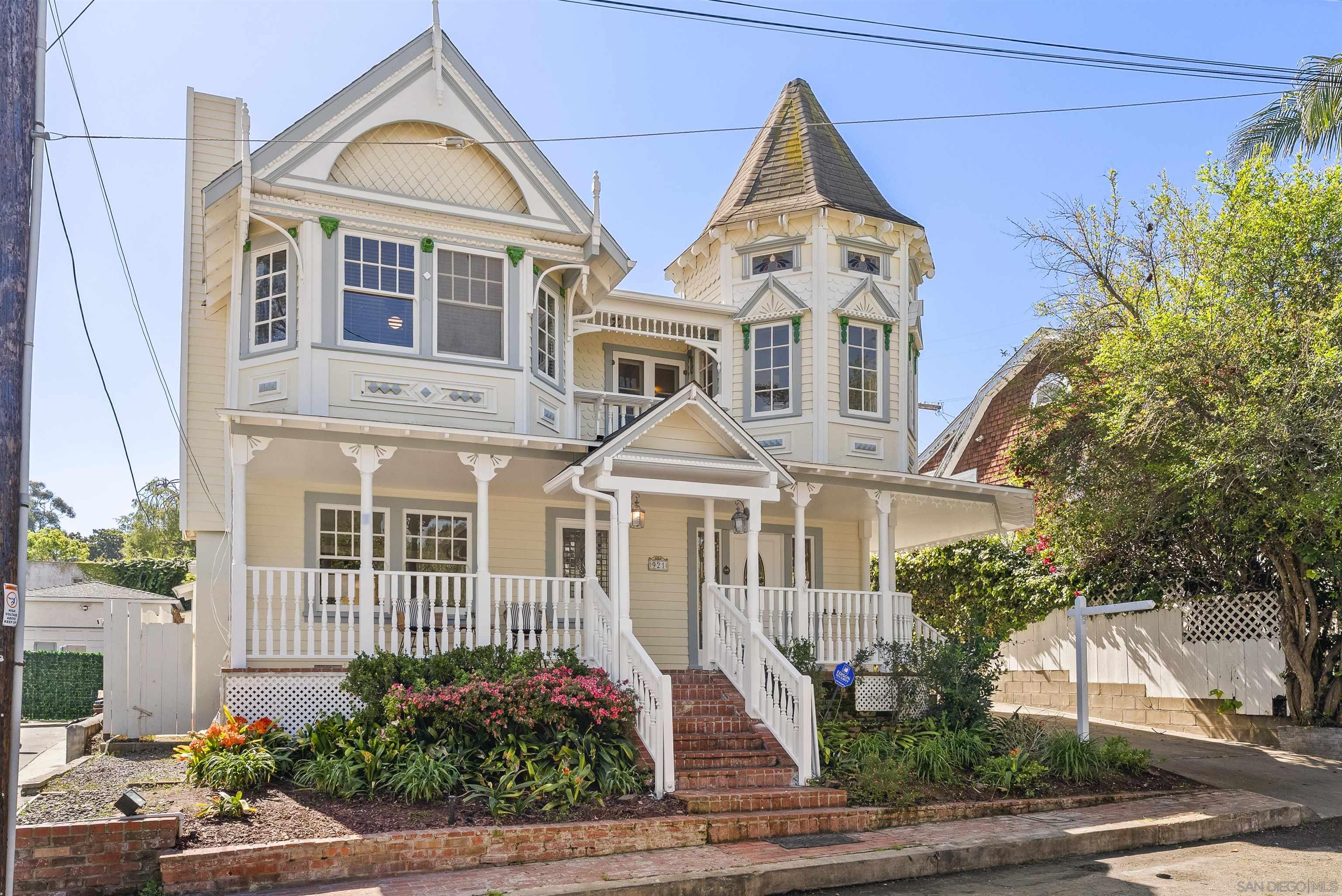 Detail Gallery Image 2 of 41 For 921  Court Way, San Diego,  CA 92103 - 4 Beds | 4 Baths