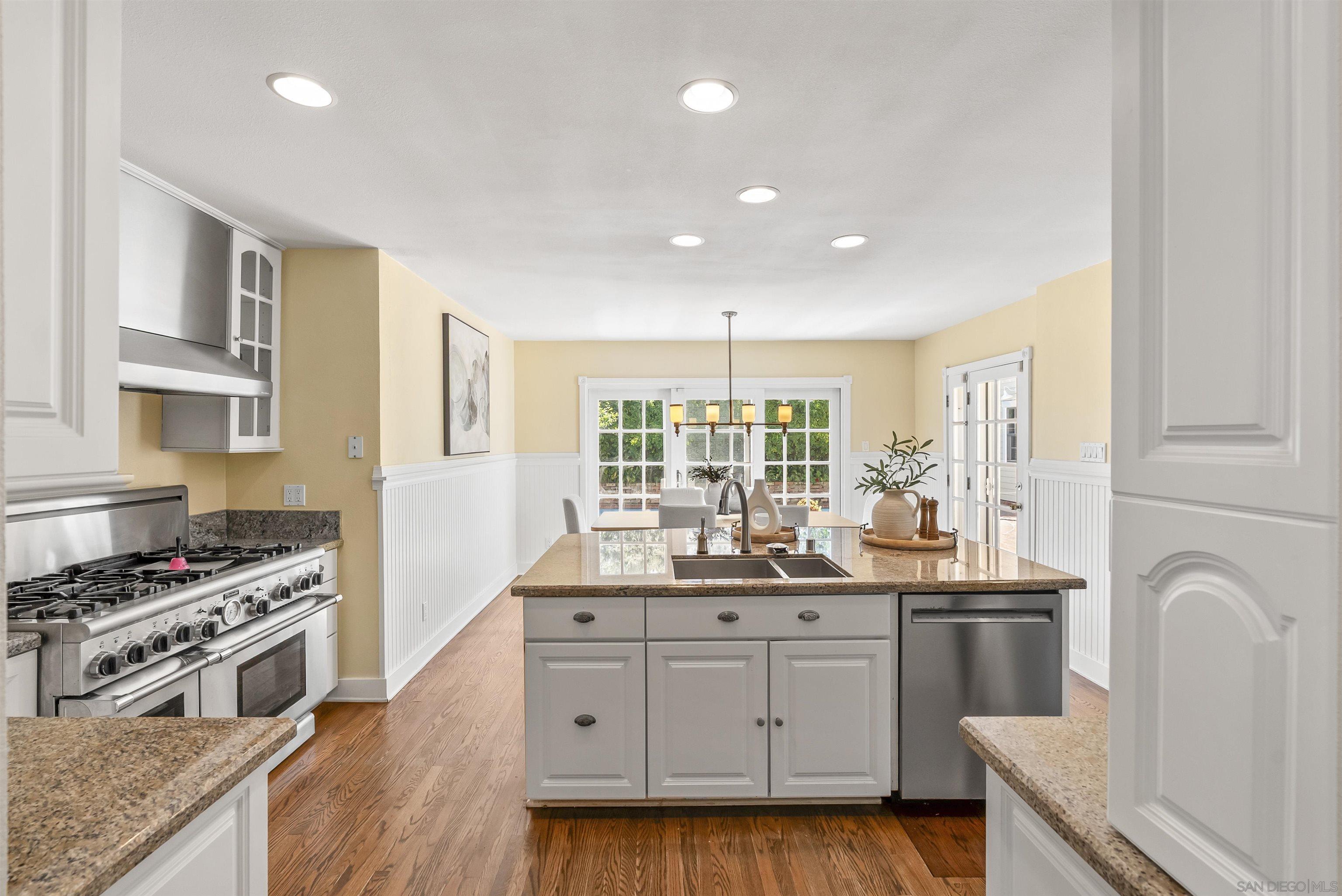 Detail Gallery Image 14 of 41 For 921  Court Way, San Diego,  CA 92103 - 4 Beds | 4 Baths