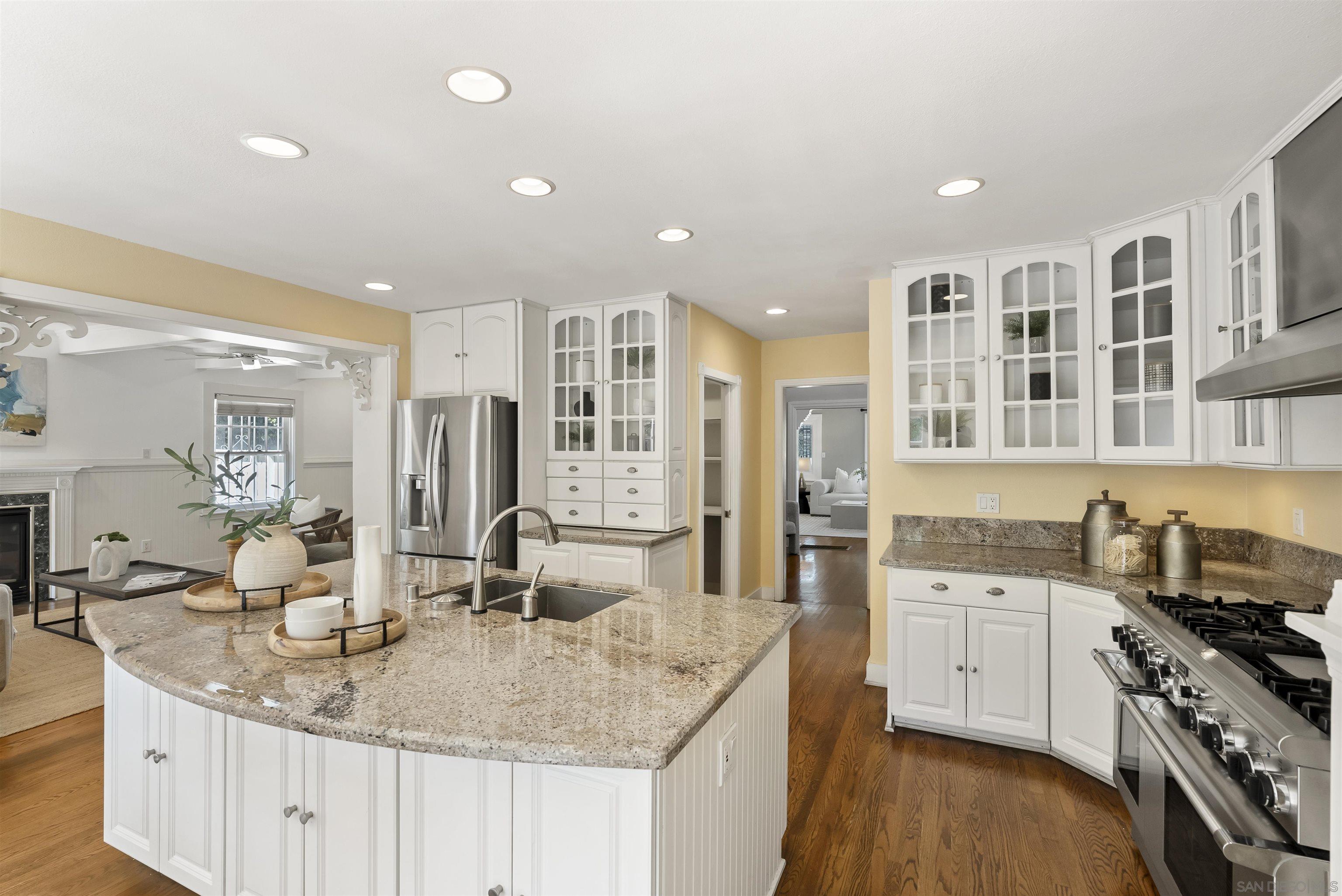 Detail Gallery Image 15 of 41 For 921  Court Way, San Diego,  CA 92103 - 4 Beds | 4 Baths