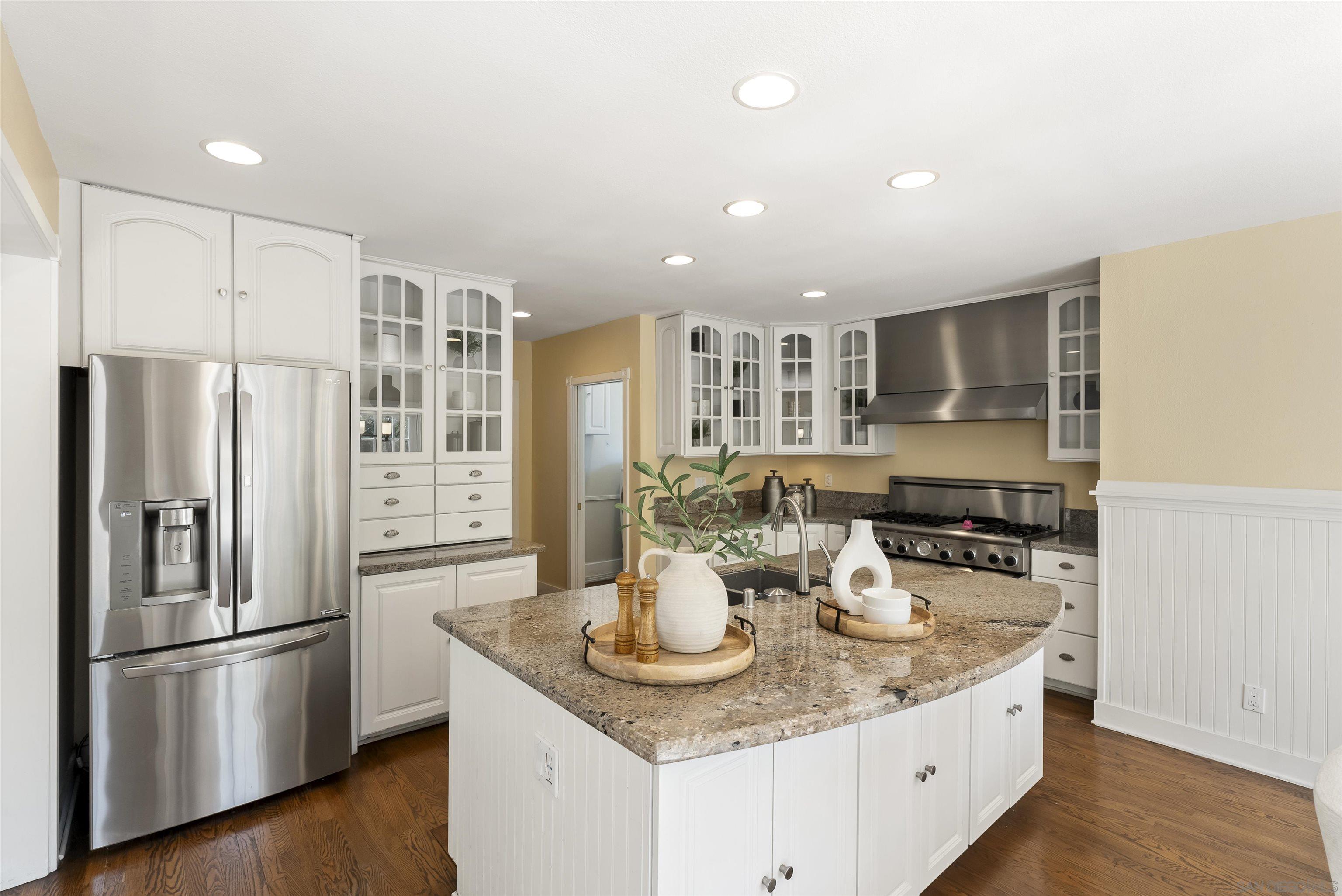 Detail Gallery Image 3 of 41 For 921  Court Way, San Diego,  CA 92103 - 4 Beds | 4 Baths