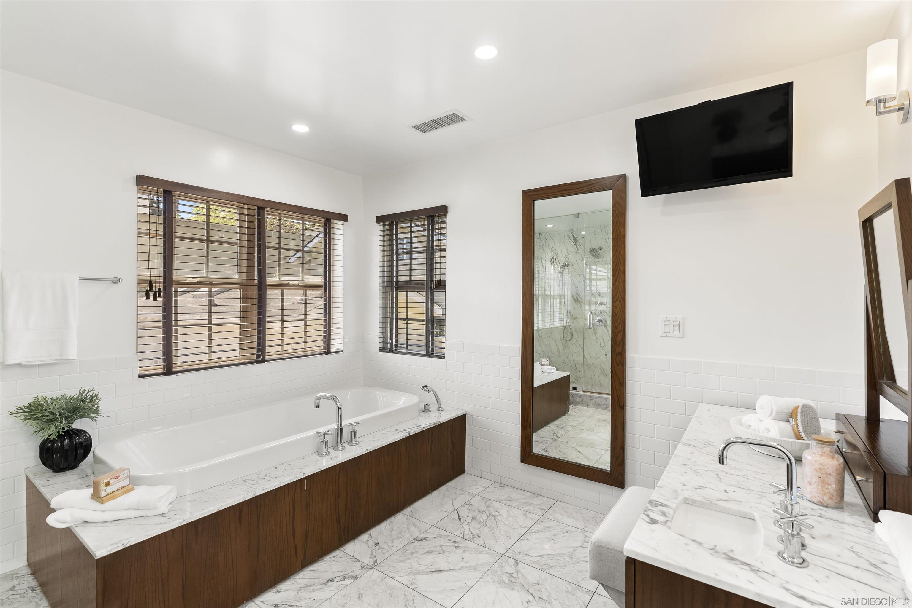 Detail Gallery Image 25 of 41 For 921  Court Way, San Diego,  CA 92103 - 4 Beds | 4 Baths