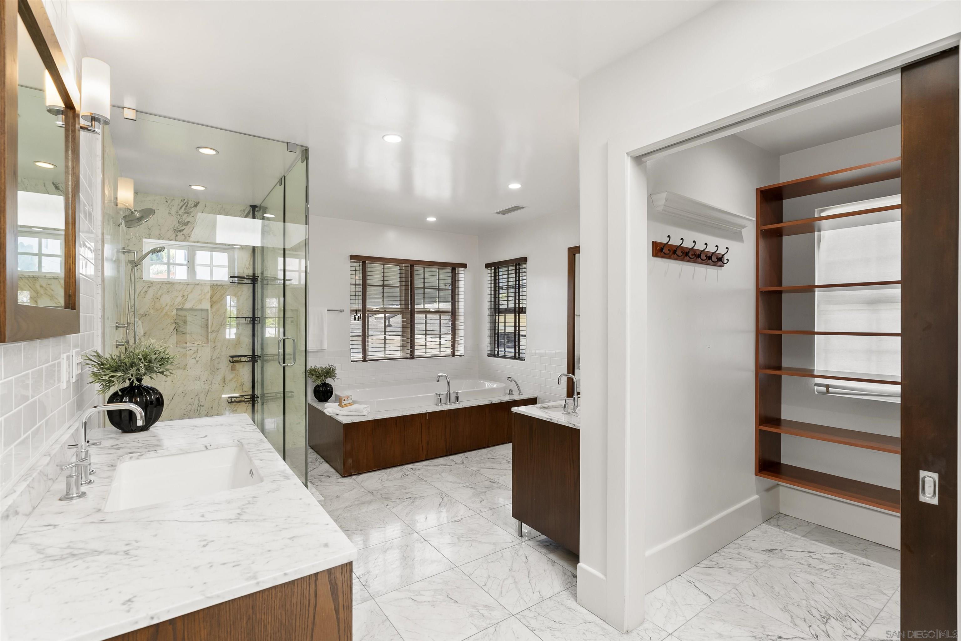 Detail Gallery Image 5 of 41 For 921  Court Way, San Diego,  CA 92103 - 4 Beds | 4 Baths