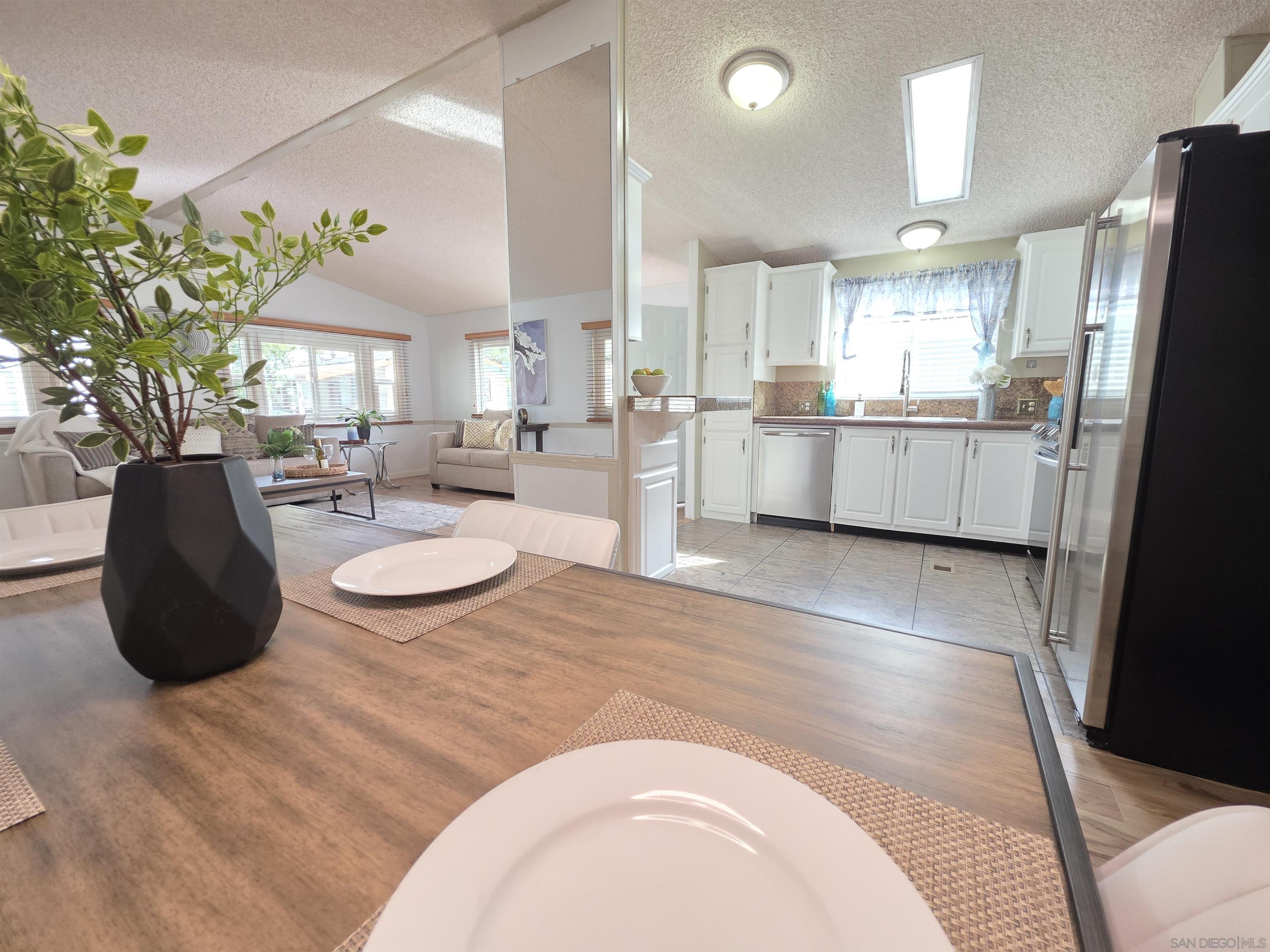 Detail Gallery Image 11 of 48 For 4832  Old Cliffs Rd, San Diego,  CA 92120 - 2 Beds | 2 Baths