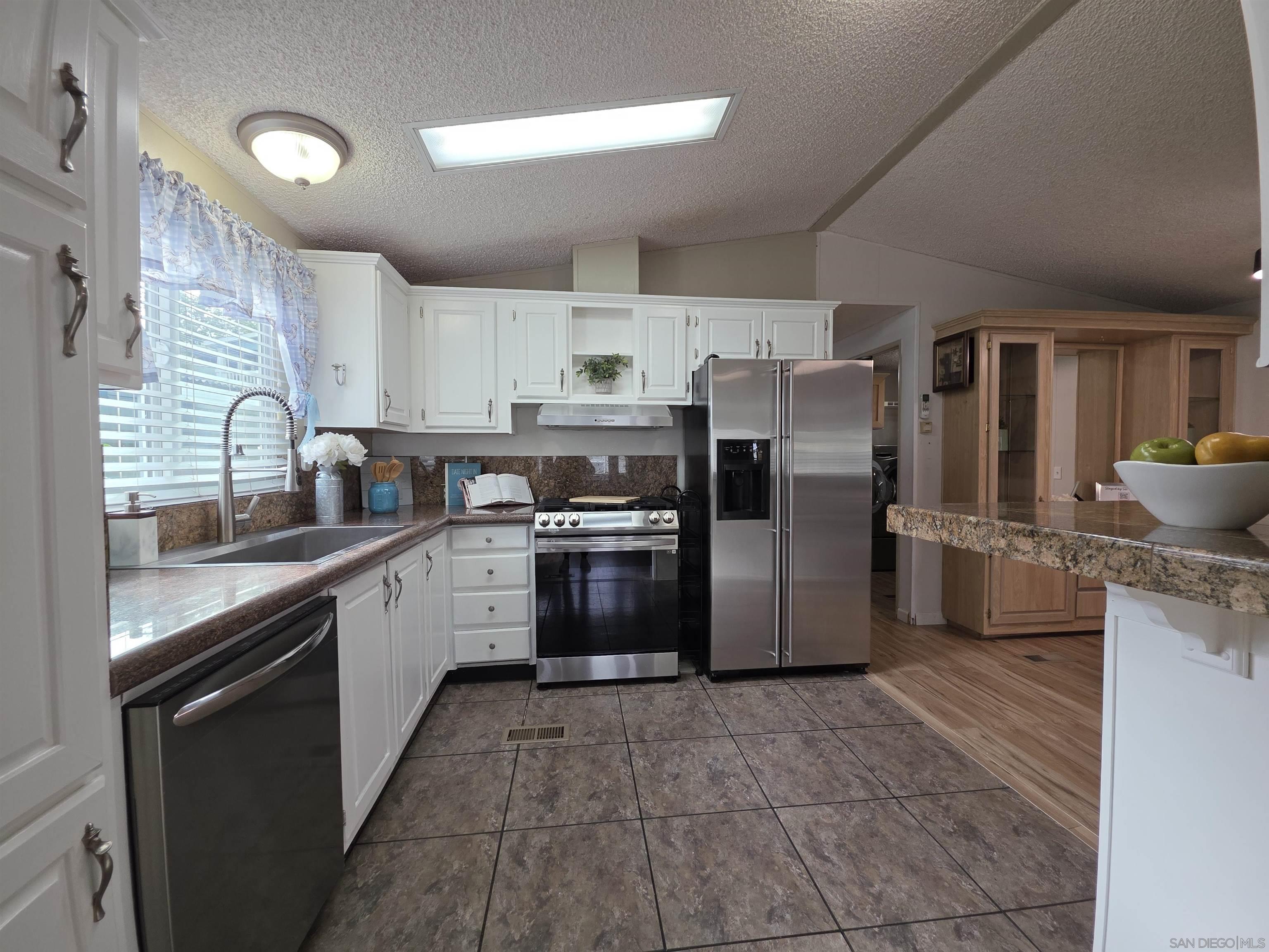 Detail Gallery Image 13 of 48 For 4832  Old Cliffs Rd, San Diego,  CA 92120 - 2 Beds | 2 Baths