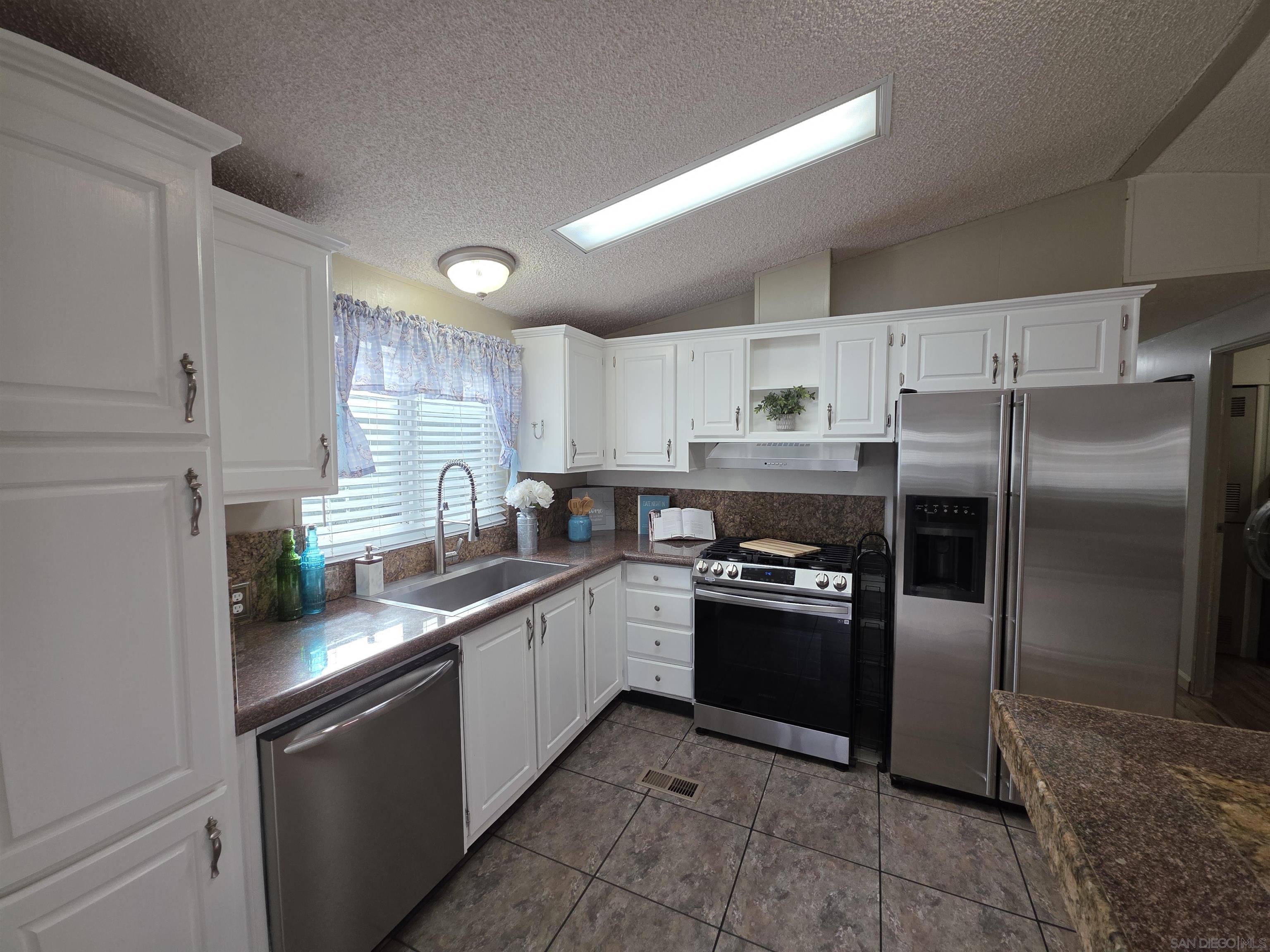 Detail Gallery Image 14 of 48 For 4832  Old Cliffs Rd, San Diego,  CA 92120 - 2 Beds | 2 Baths