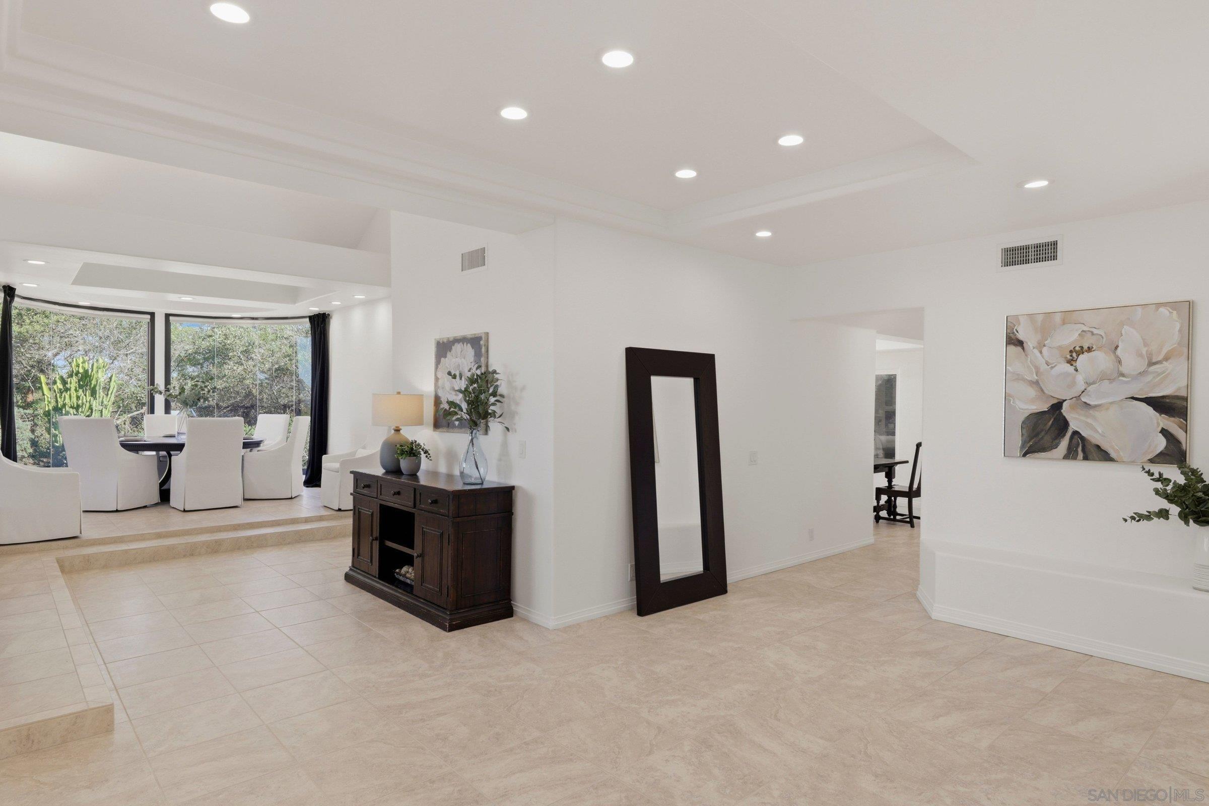 Detail Gallery Image 13 of 53 For 13024  Olmeda Court, San Diego,  CA 92128 - 4 Beds | 4 Baths