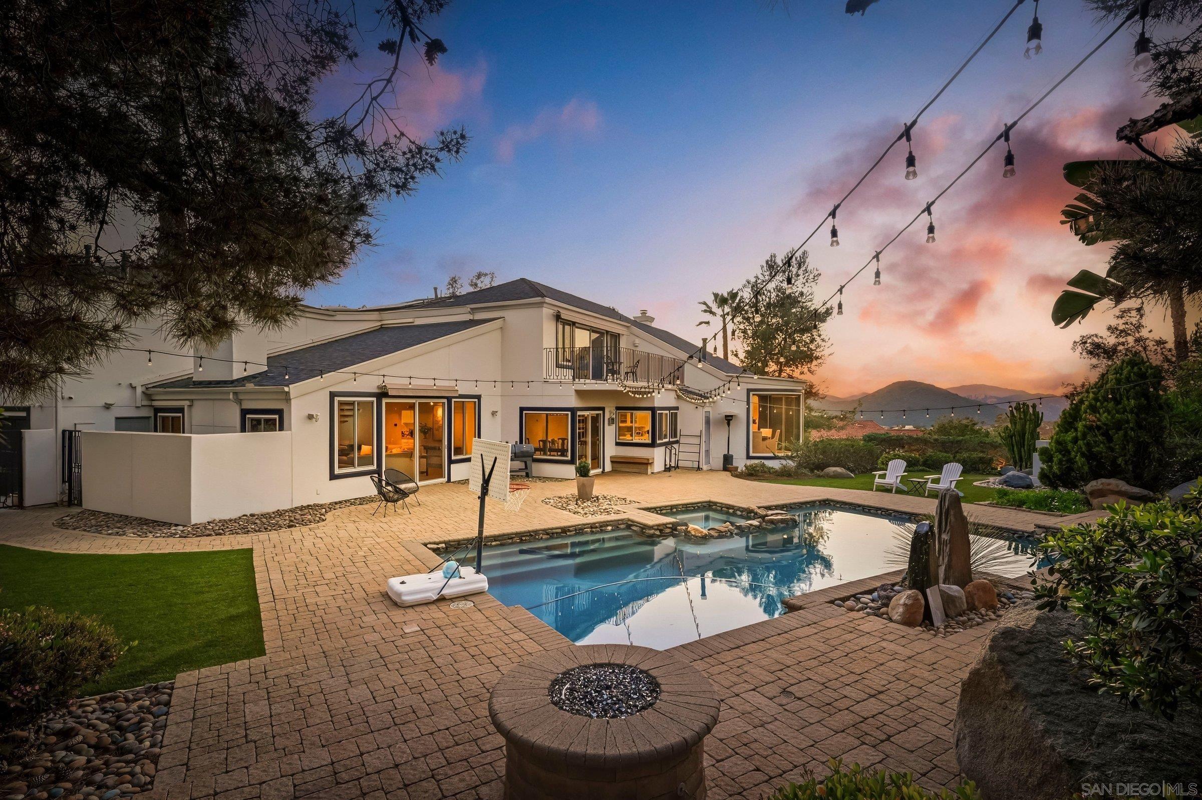 Detail Gallery Image 4 of 53 For 13024  Olmeda Court, San Diego,  CA 92128 - 4 Beds | 4 Baths