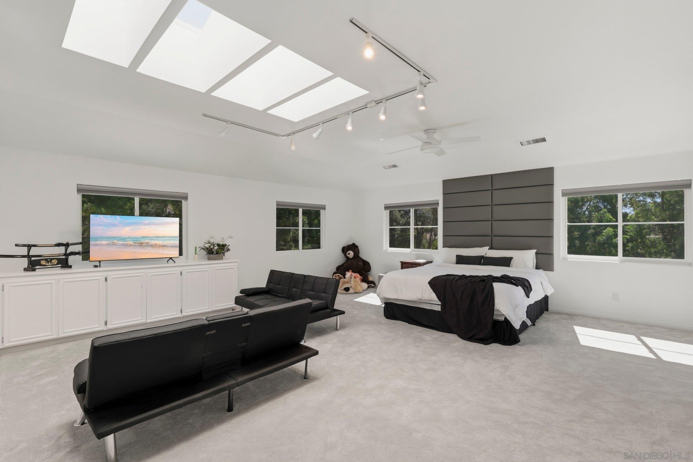 Detail Gallery Image 39 of 53 For 13024  Olmeda Court, San Diego,  CA 92128 - 4 Beds | 4 Baths