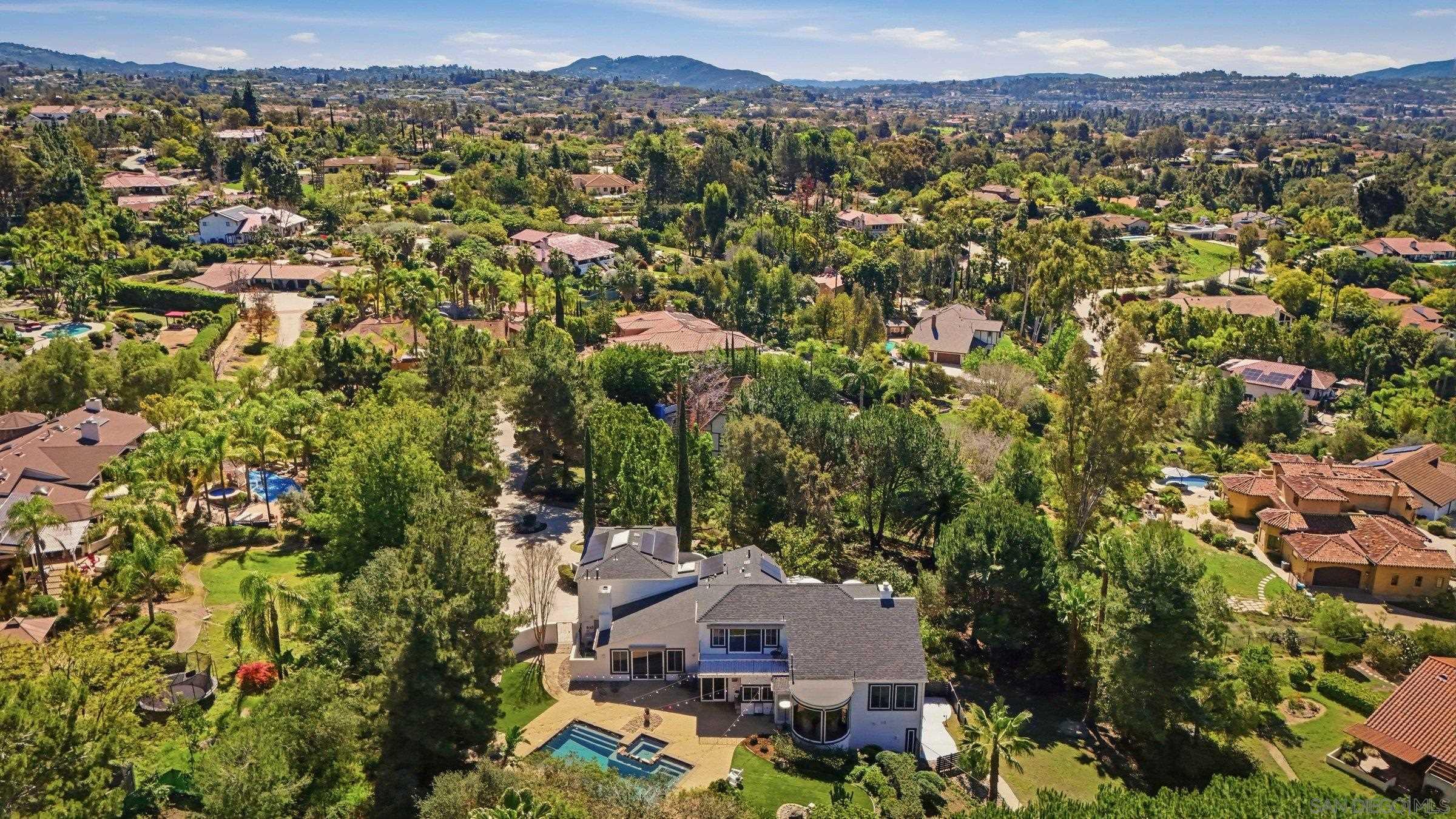 Detail Gallery Image 10 of 53 For 13024  Olmeda Court, San Diego,  CA 92128 - 4 Beds | 4 Baths