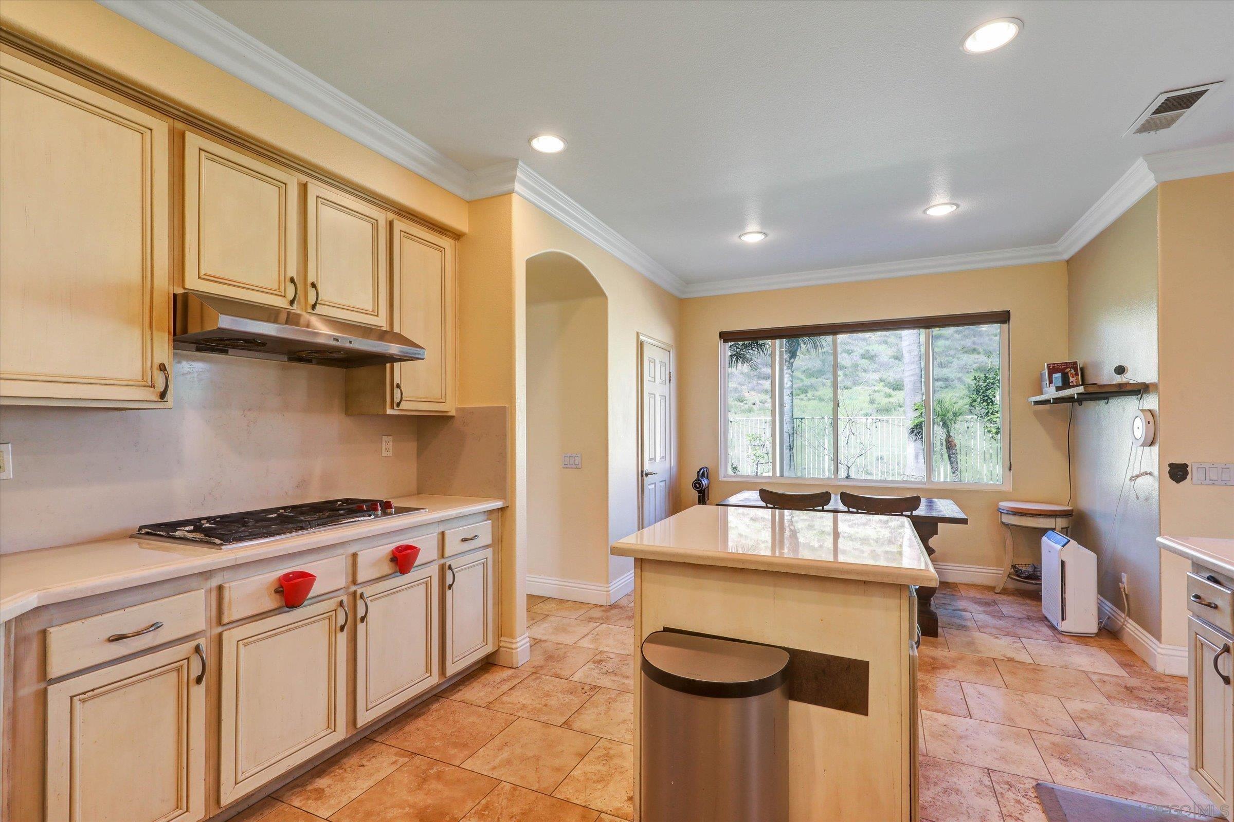 Detail Gallery Image 14 of 40 For 2493  Crooked Trail Rd, Chula Vista,  CA 91914 - 5 Beds | 3 Baths