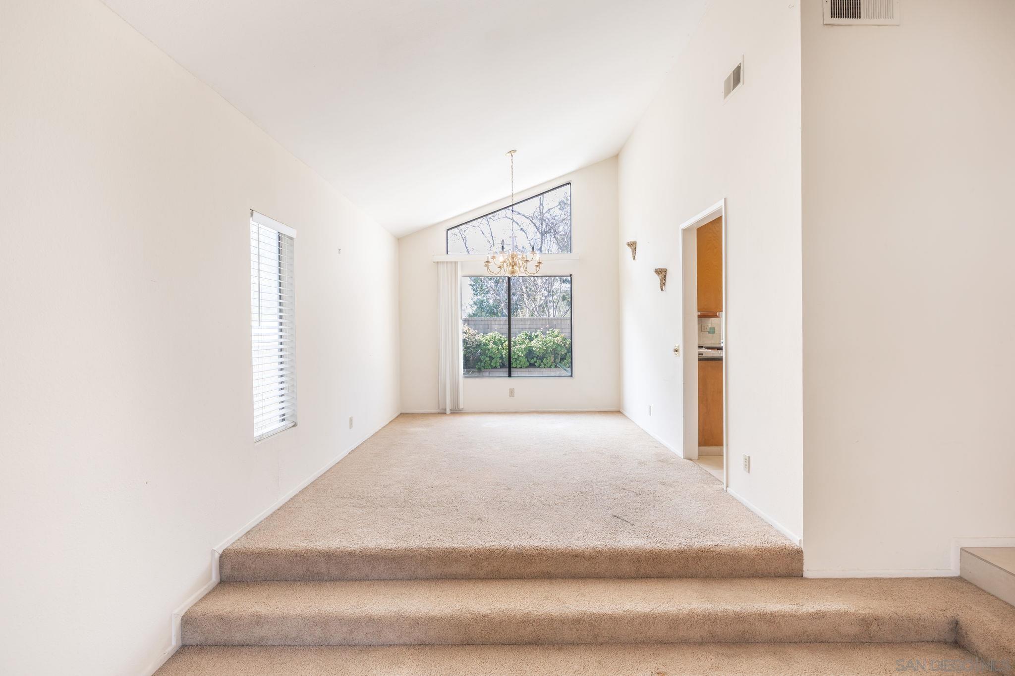 Detail Gallery Image 4 of 19 For 26062  Ramjit Ct, Lake Forest,  CA 92630 - 4 Beds | 2/1 Baths