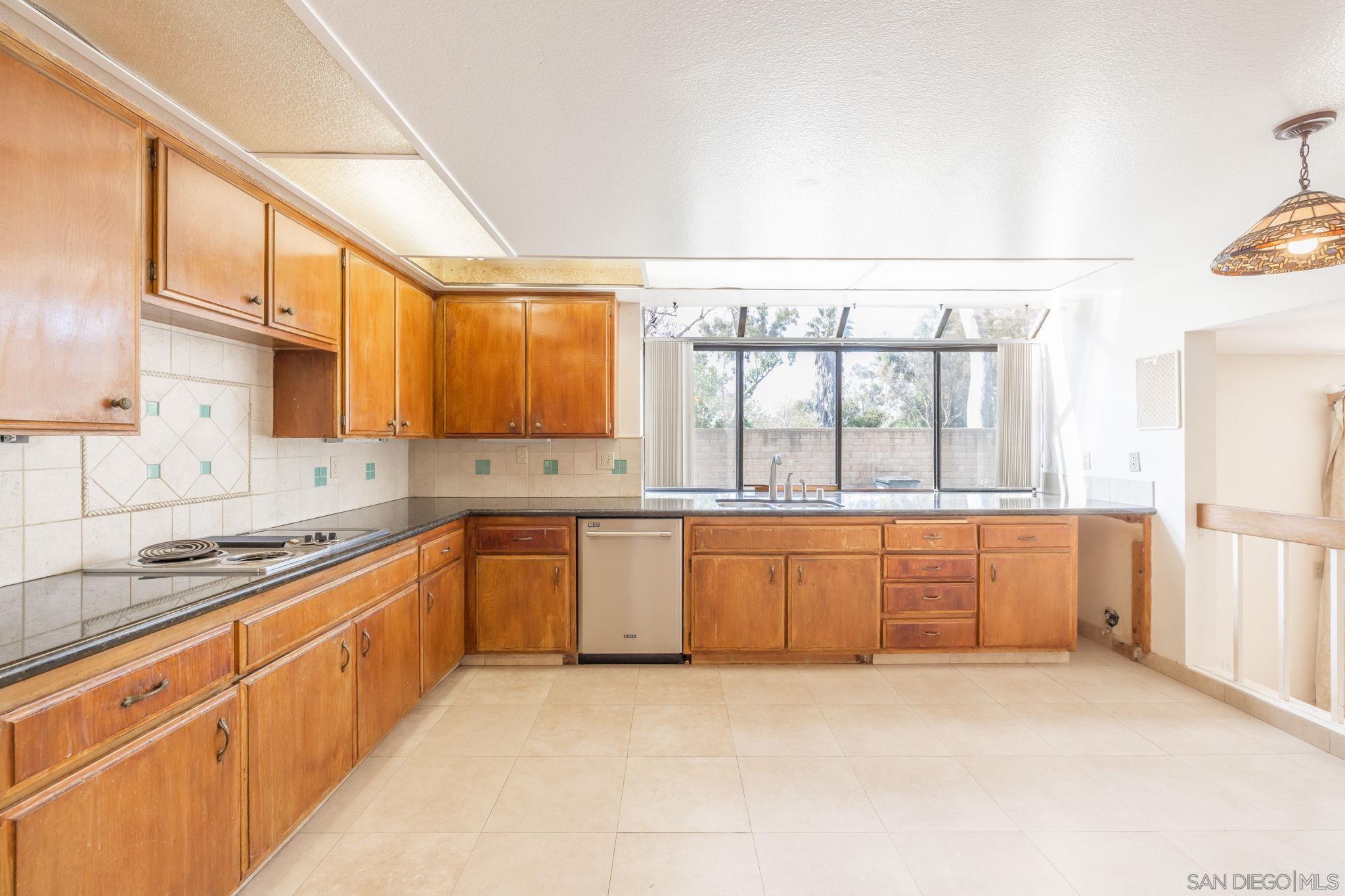 Detail Gallery Image 8 of 19 For 26062  Ramjit Ct, Lake Forest,  CA 92630 - 4 Beds | 2/1 Baths