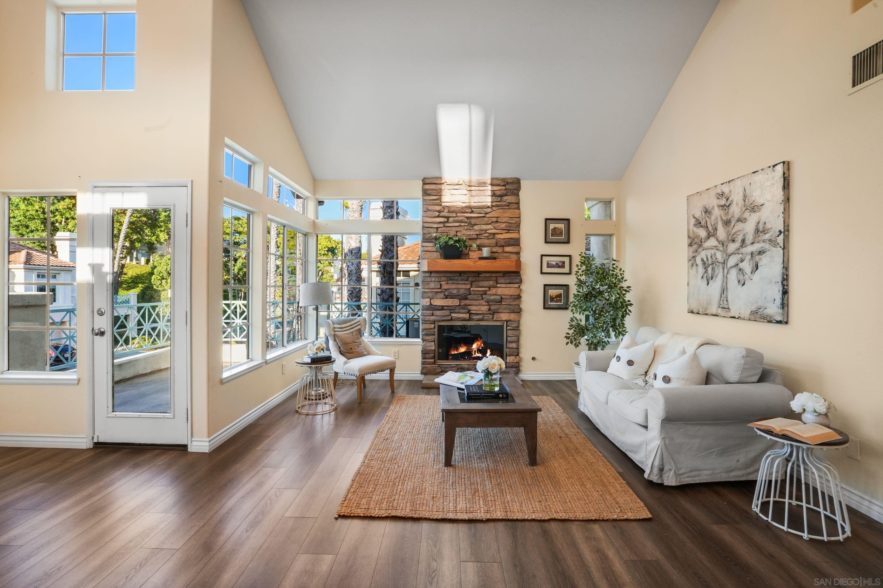 Detail Gallery Image 2 of 23 For 12670  Springbrook Dr  #D,  San Diego,  CA 92128 - 3 Beds | 2 Baths