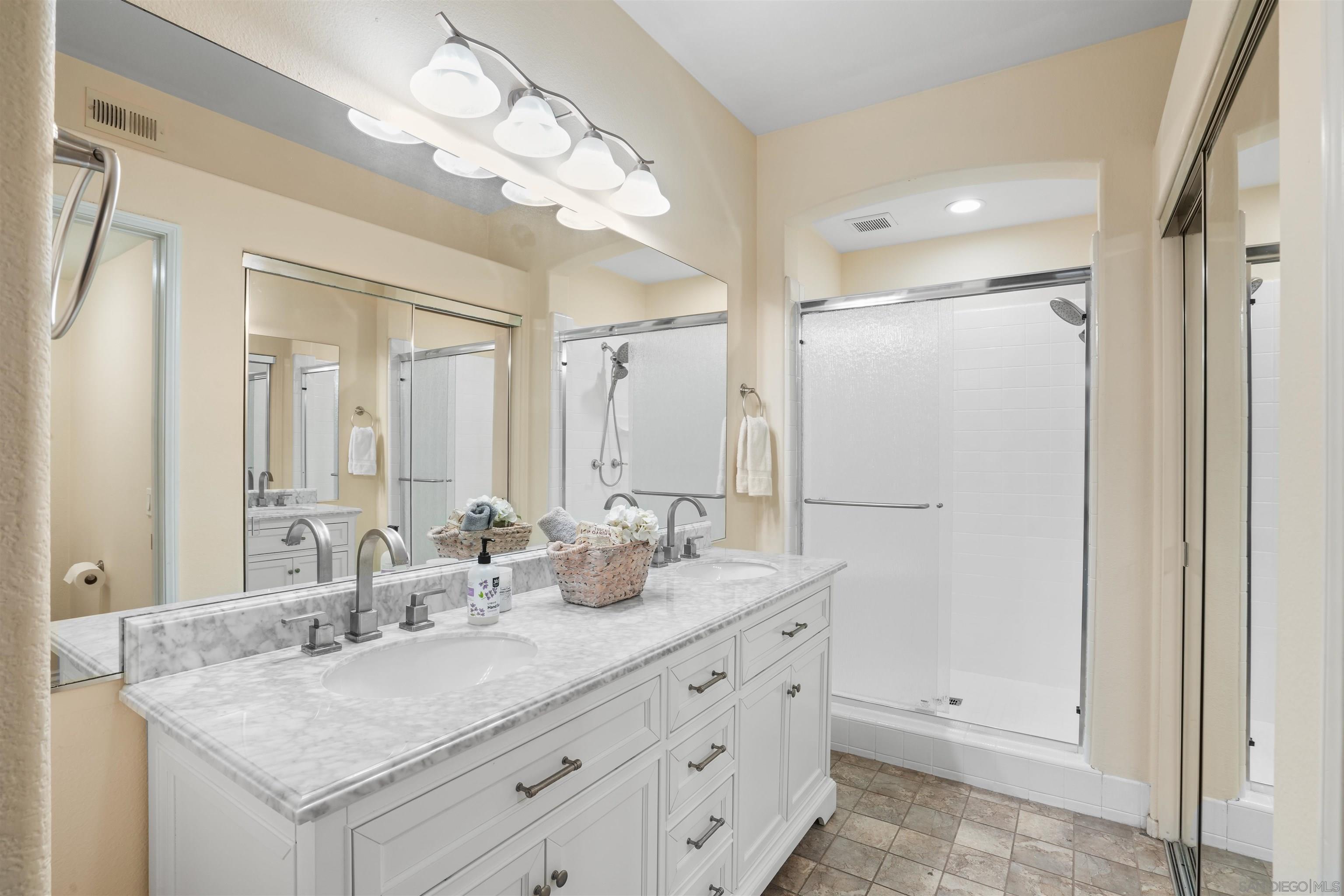 Detail Gallery Image 13 of 23 For 12670  Springbrook Dr  #D,  San Diego,  CA 92128 - 3 Beds | 2 Baths