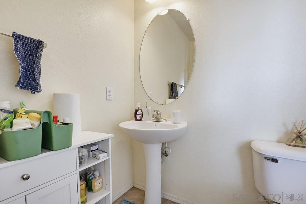 Detail Gallery Image 12 of 59 For 5427  Soho View Ter, San Diego,  CA 92105 - 3 Beds | 2/2 Baths
