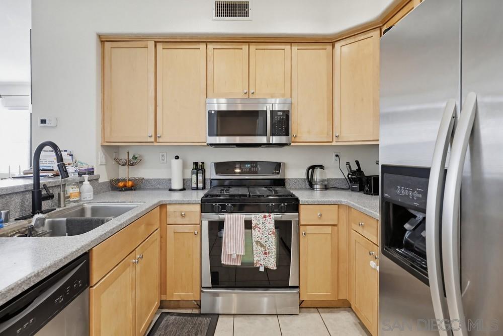 Detail Gallery Image 23 of 59 For 5427  Soho View Ter, San Diego,  CA 92105 - 3 Beds | 2/2 Baths