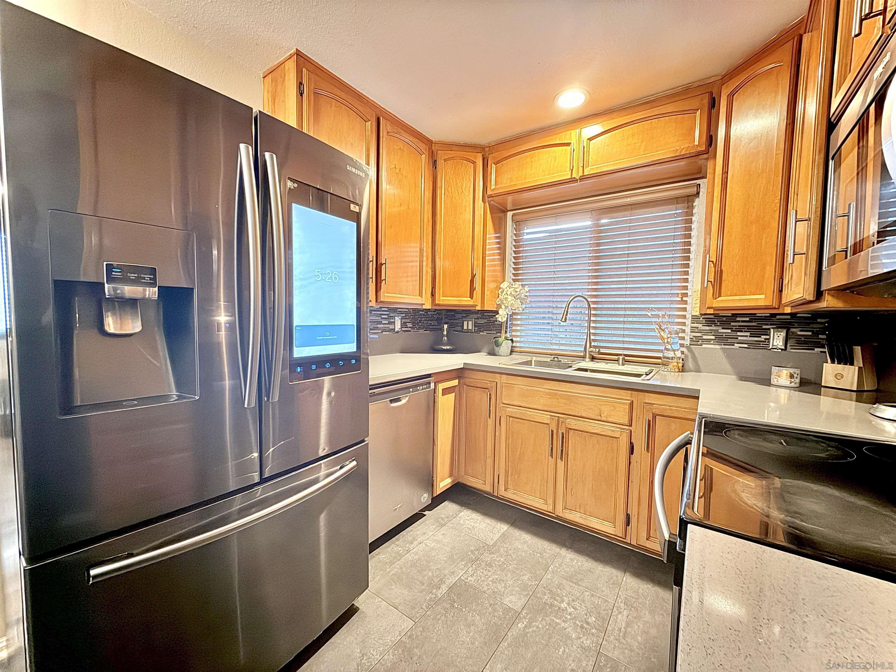 Detail Gallery Image 6 of 22 For 321  Sun Ct, El Cajon,  CA 92021 - 3 Beds | 1 Baths