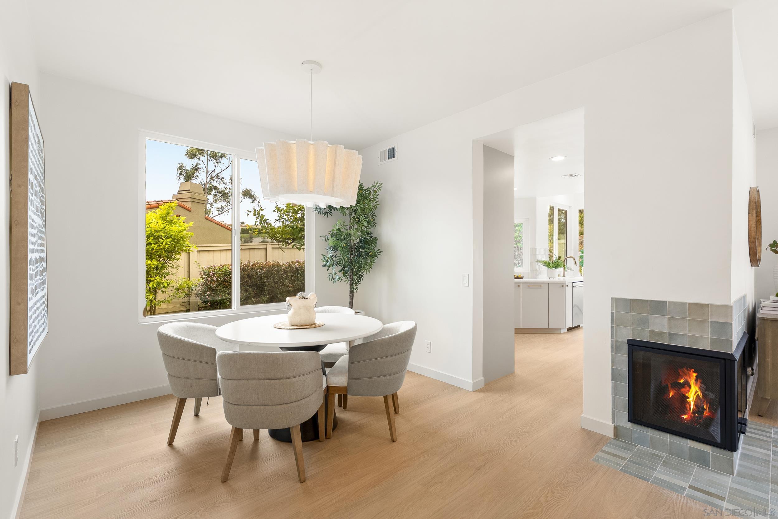 Detail Gallery Image 12 of 44 For 5825  Caminito Del Estio, La Jolla,  CA 92037 - 3 Beds | 2/1 Baths