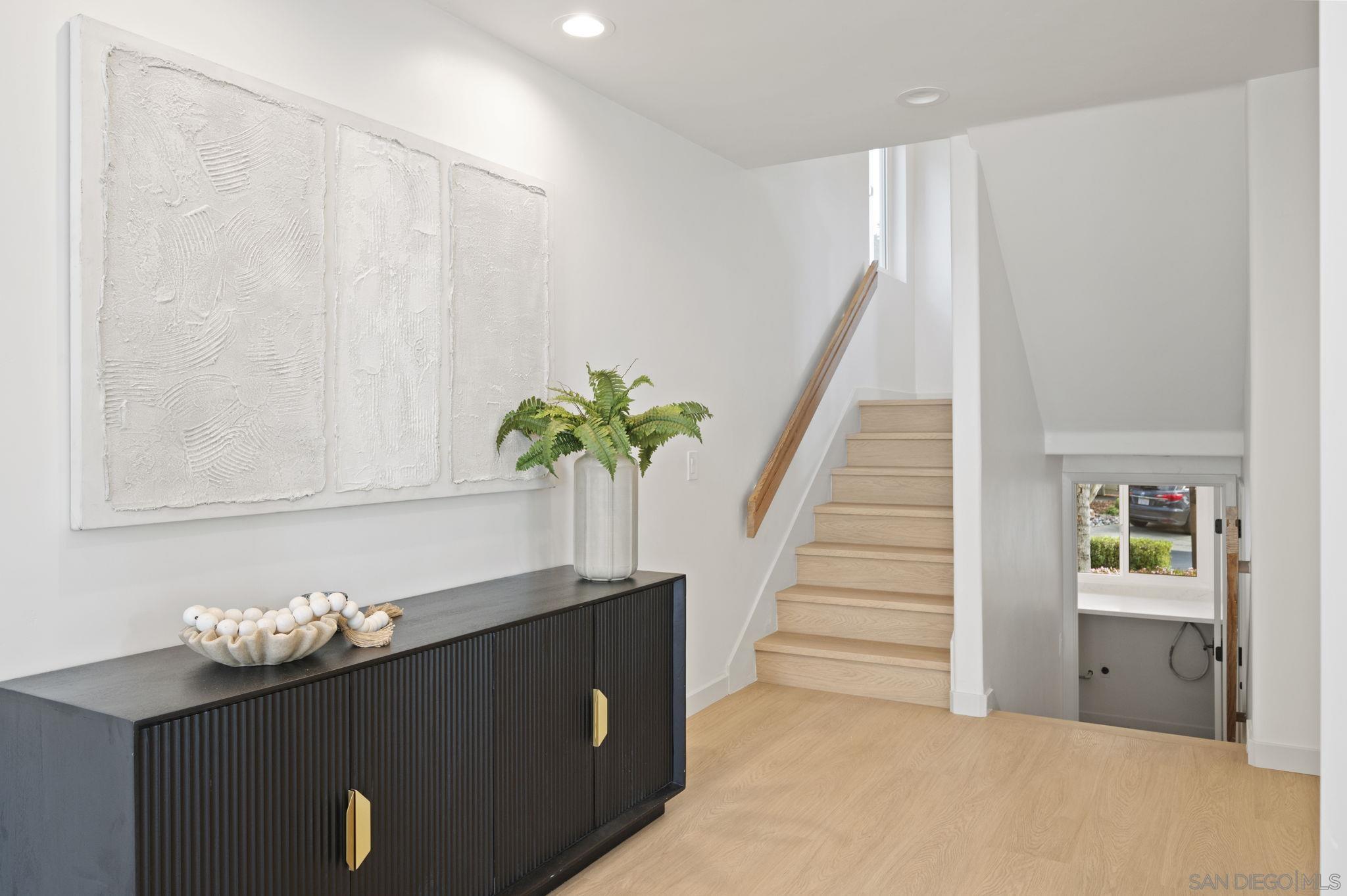 Detail Gallery Image 13 of 44 For 5825  Caminito Del Estio, La Jolla,  CA 92037 - 3 Beds | 2/1 Baths