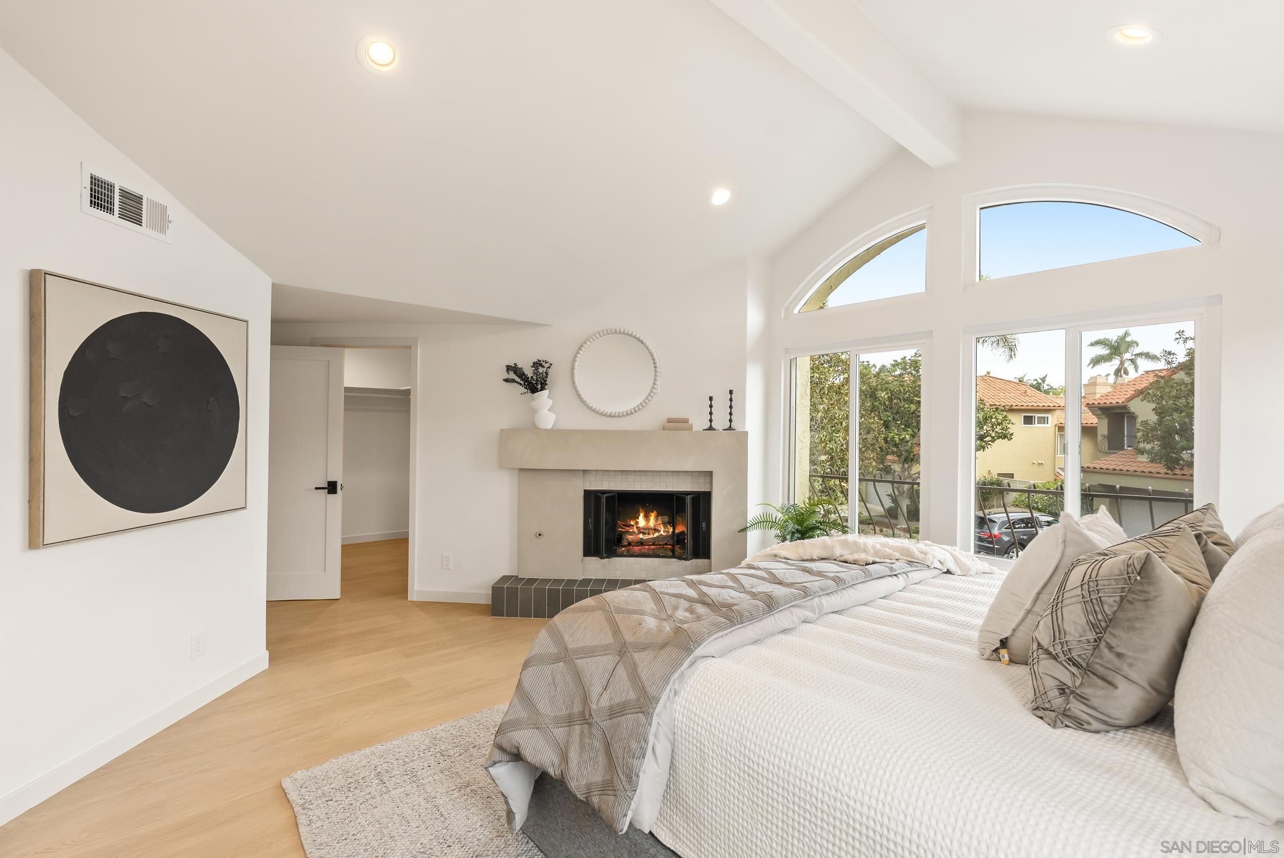 Detail Gallery Image 15 of 44 For 5825  Caminito Del Estio, La Jolla,  CA 92037 - 3 Beds | 2/1 Baths