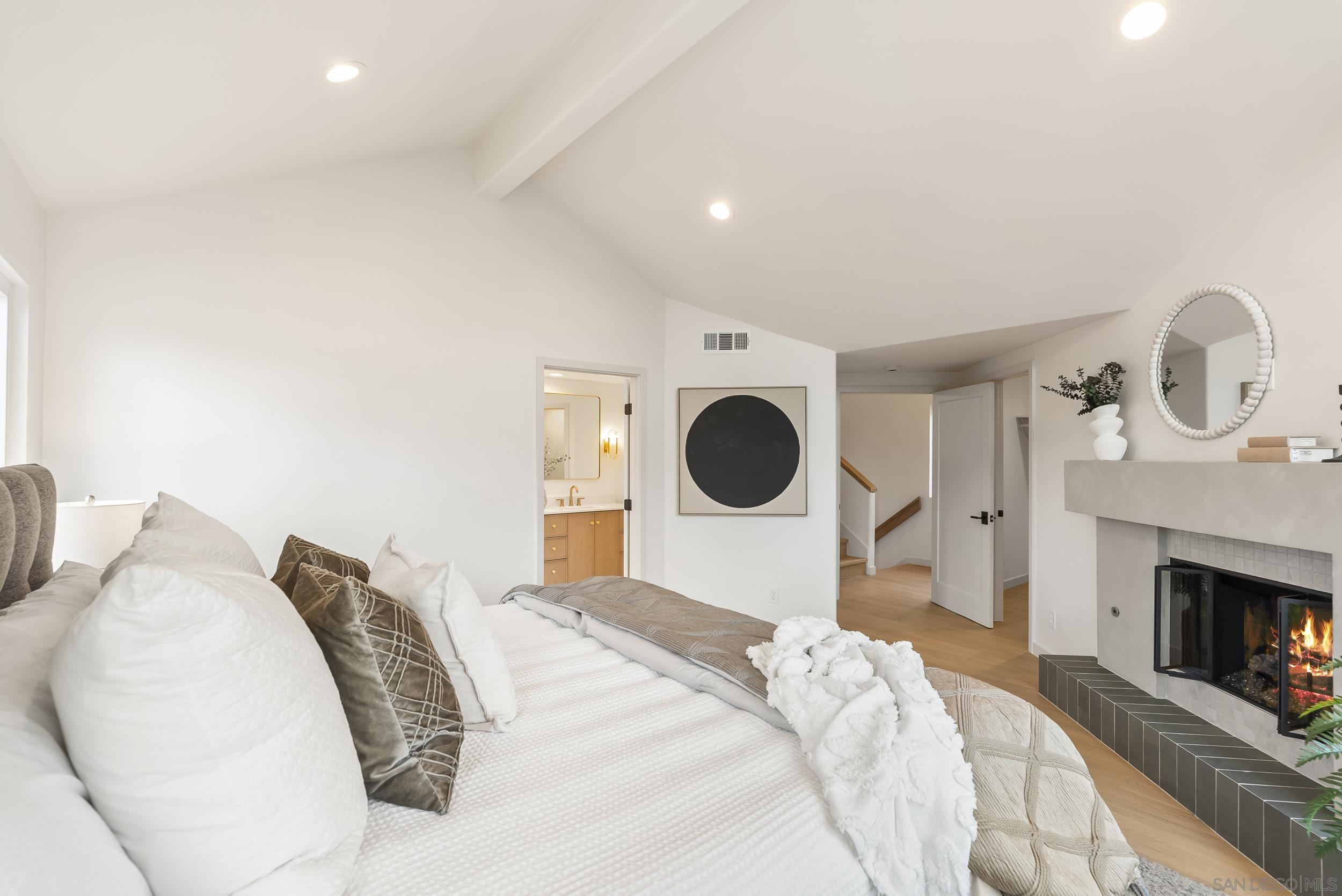 Detail Gallery Image 16 of 44 For 5825  Caminito Del Estio, La Jolla,  CA 92037 - 3 Beds | 2/1 Baths