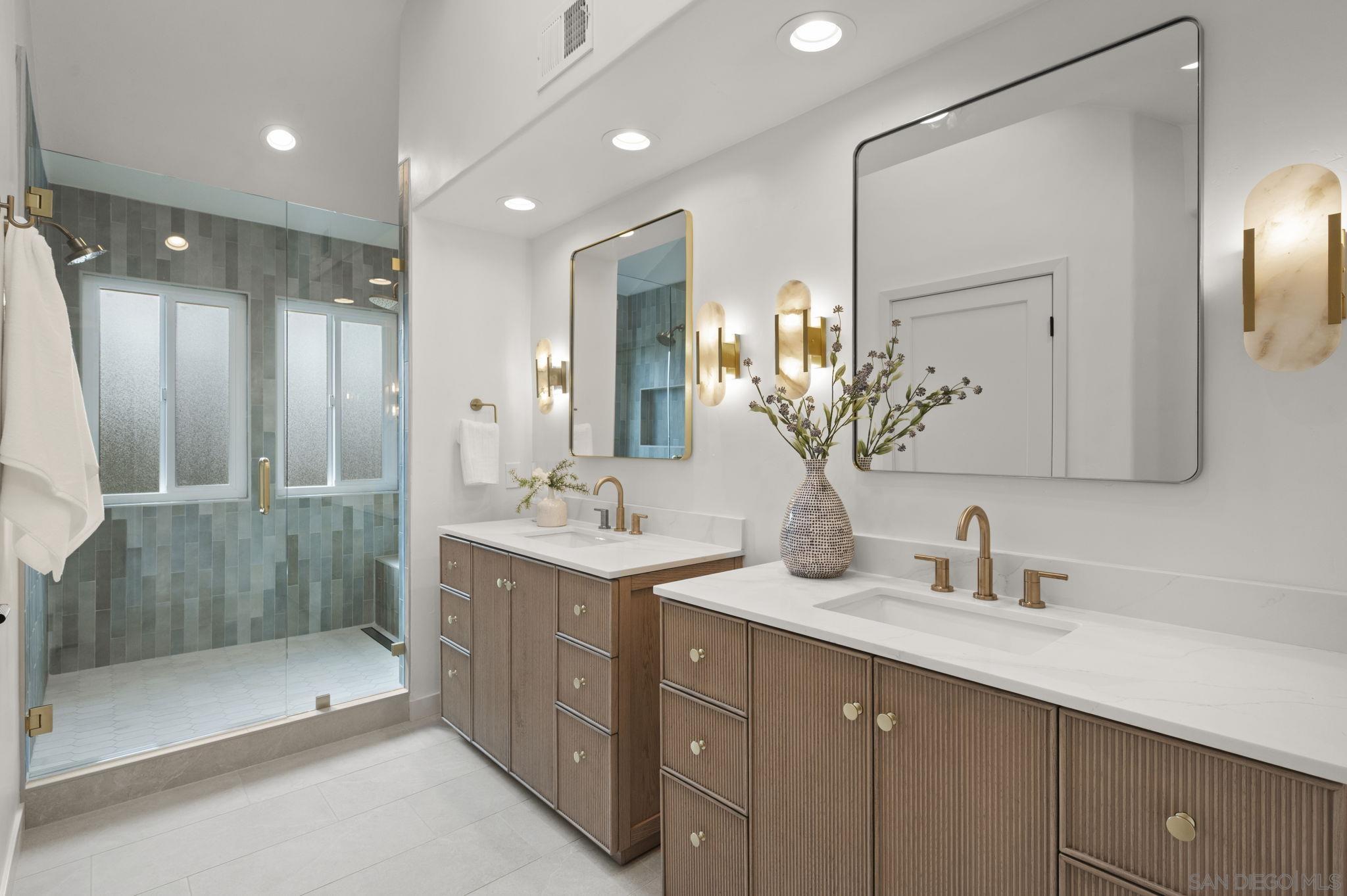 Detail Gallery Image 18 of 44 For 5825  Caminito Del Estio, La Jolla,  CA 92037 - 3 Beds | 2/1 Baths