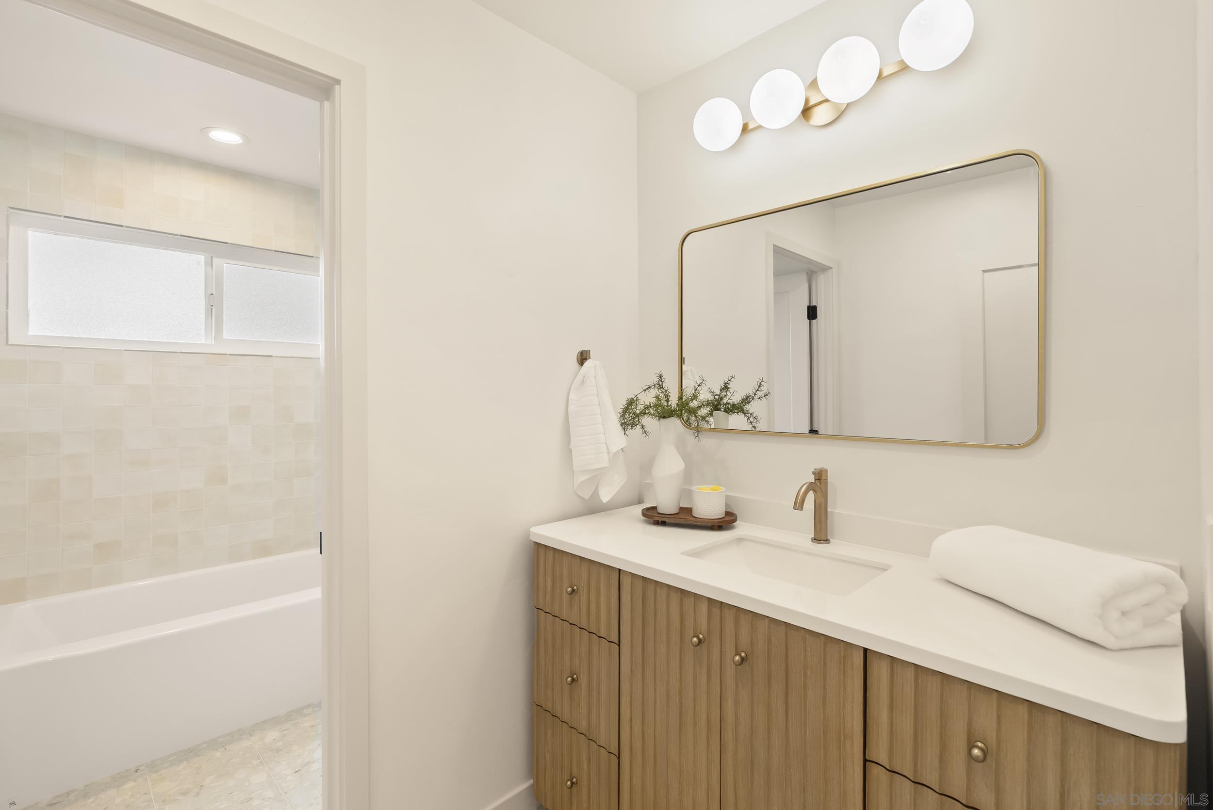Detail Gallery Image 23 of 44 For 5825  Caminito Del Estio, La Jolla,  CA 92037 - 3 Beds | 2/1 Baths