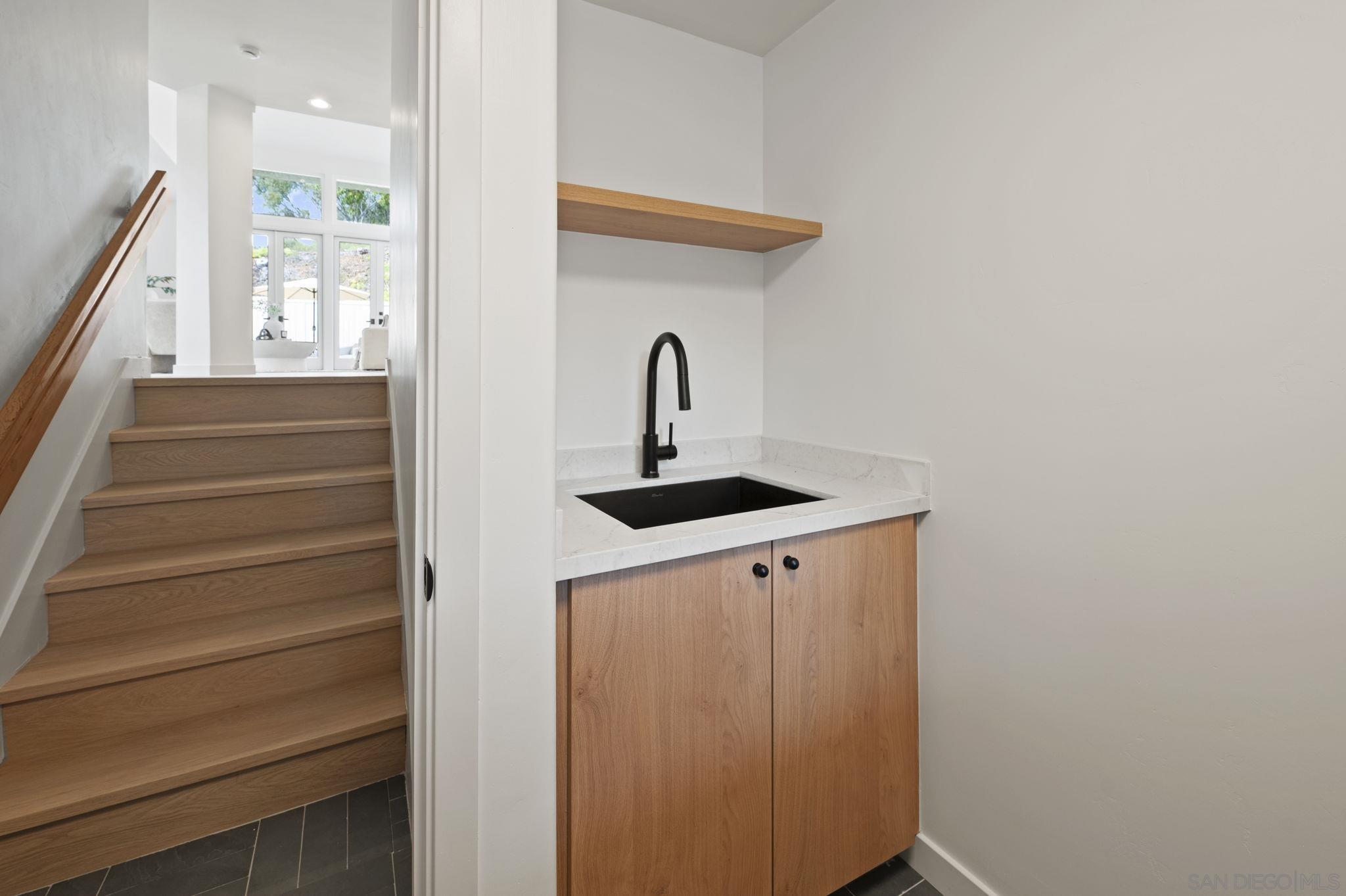 Detail Gallery Image 26 of 44 For 5825  Caminito Del Estio, La Jolla,  CA 92037 - 3 Beds | 2/1 Baths