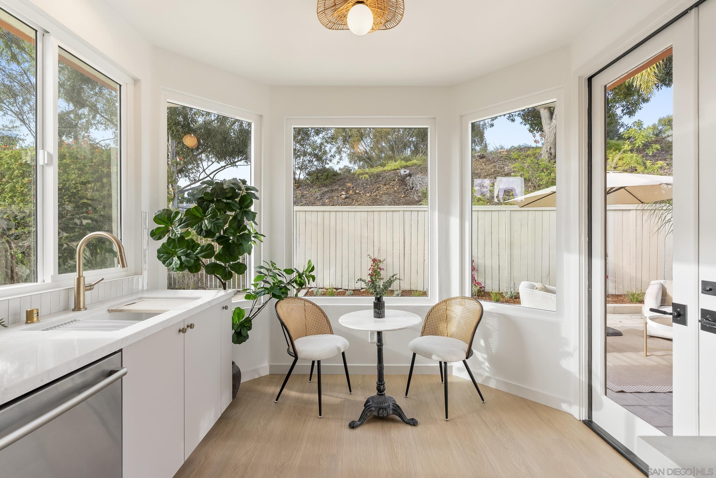 Detail Gallery Image 6 of 44 For 5825  Caminito Del Estio, La Jolla,  CA 92037 - 3 Beds | 2/1 Baths