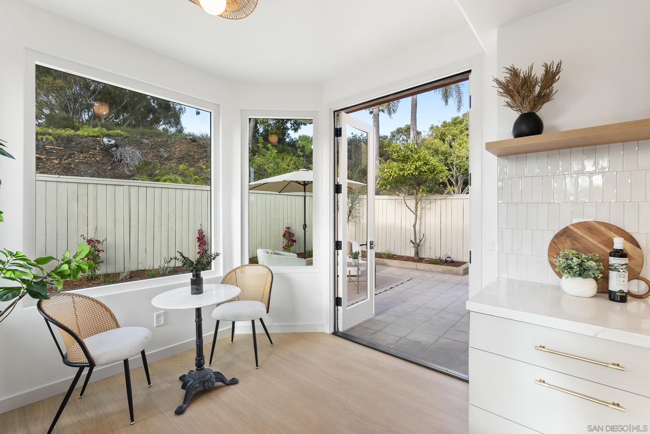 Detail Gallery Image 7 of 44 For 5825  Caminito Del Estio, La Jolla,  CA 92037 - 3 Beds | 2/1 Baths