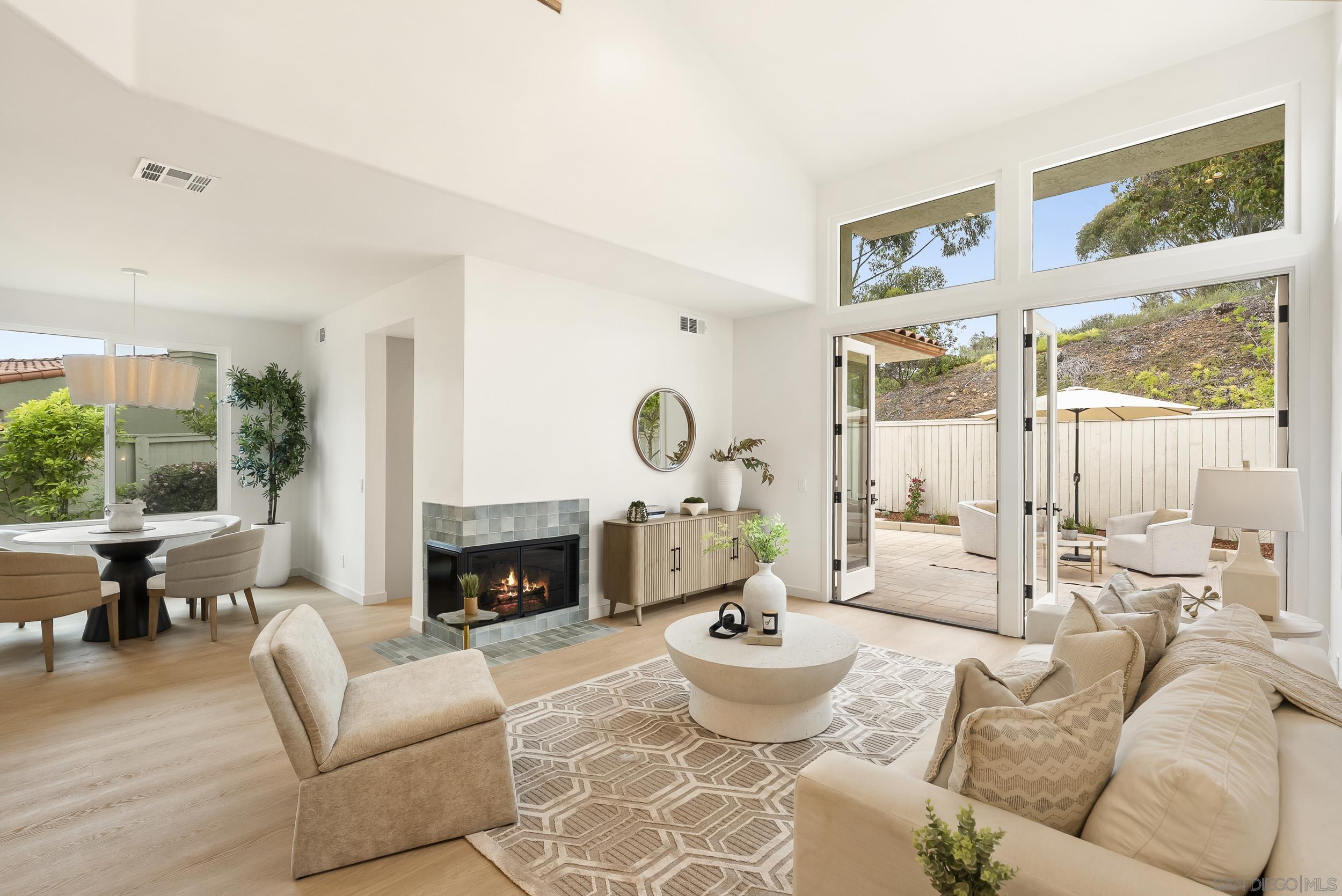 Detail Gallery Image 8 of 44 For 5825  Caminito Del Estio, La Jolla,  CA 92037 - 3 Beds | 2/1 Baths