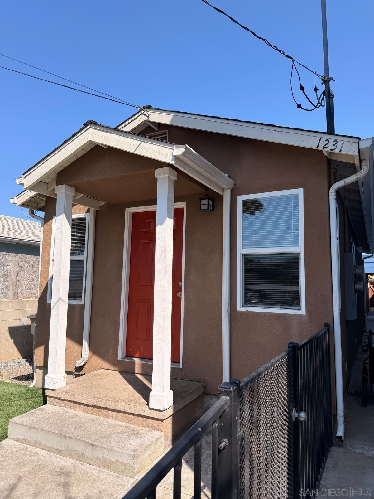 Detail Gallery Image 5 of 38 For 1231-33  Hoover  Ave, National City,  CA 91950 - – Beds | – Baths