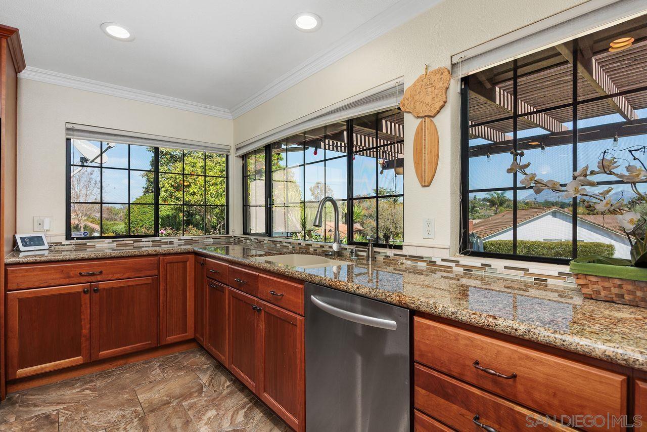 Detail Gallery Image 19 of 49 For 12007  Bajada Rd, San Diego,  CA 92128 - 3 Beds | 2 Baths