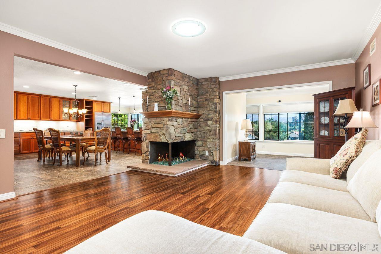 Detail Gallery Image 10 of 49 For 12007  Bajada Rd, San Diego,  CA 92128 - 3 Beds | 2 Baths