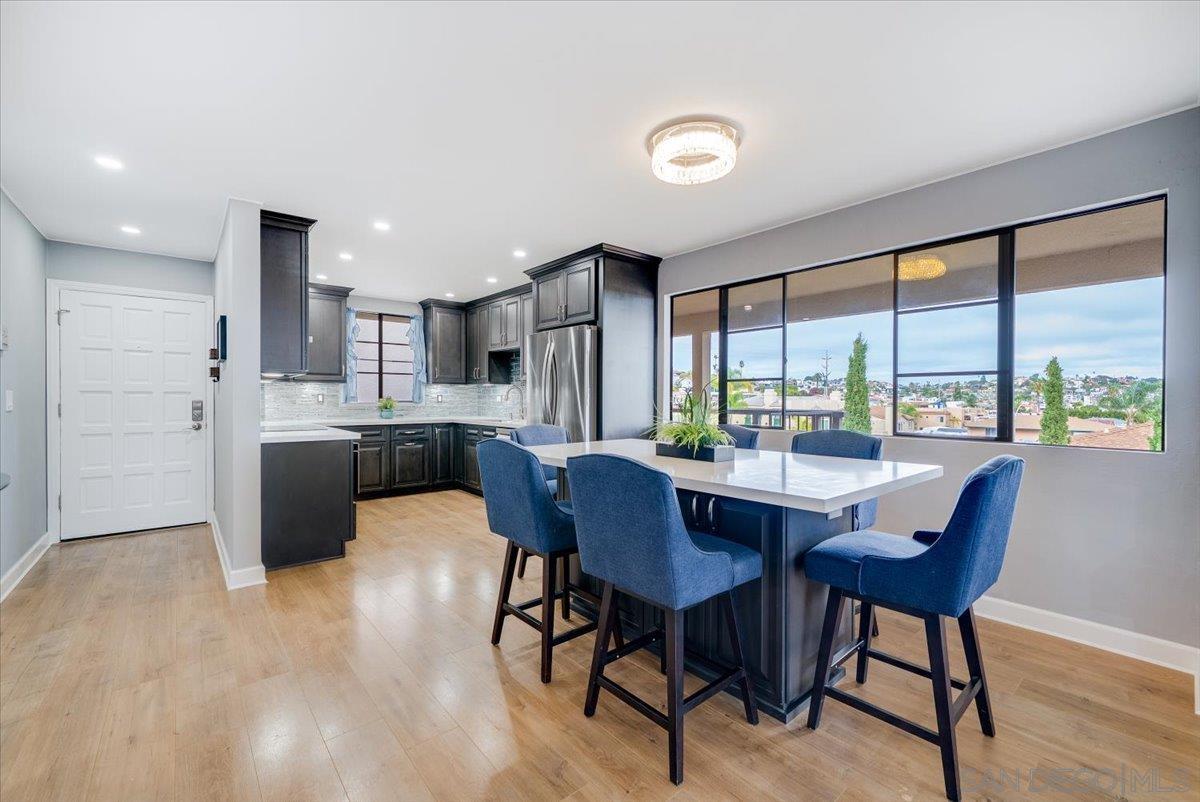 Detail Gallery Image 2 of 42 For 3130  Avenida De Portugal  #304,  San Diego,  CA 92106 - 2 Beds | 2 Baths