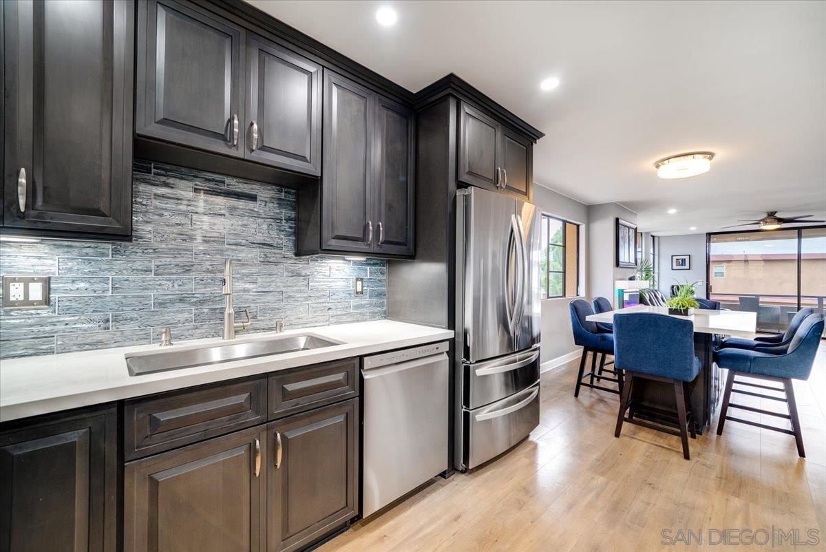 Detail Gallery Image 3 of 42 For 3130  Avenida De Portugal  #304,  San Diego,  CA 92106 - 2 Beds | 2 Baths