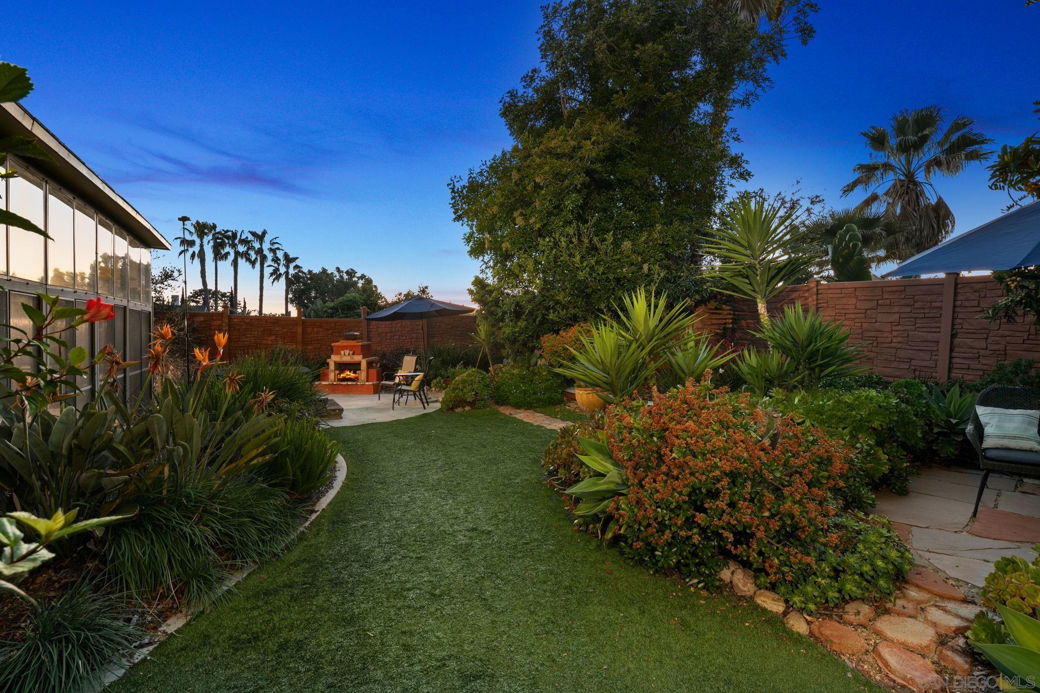 Detail Gallery Image 4 of 59 For 6433  La Paloma St, Carlsbad,  CA 92009 - 4 Beds | 3 Baths