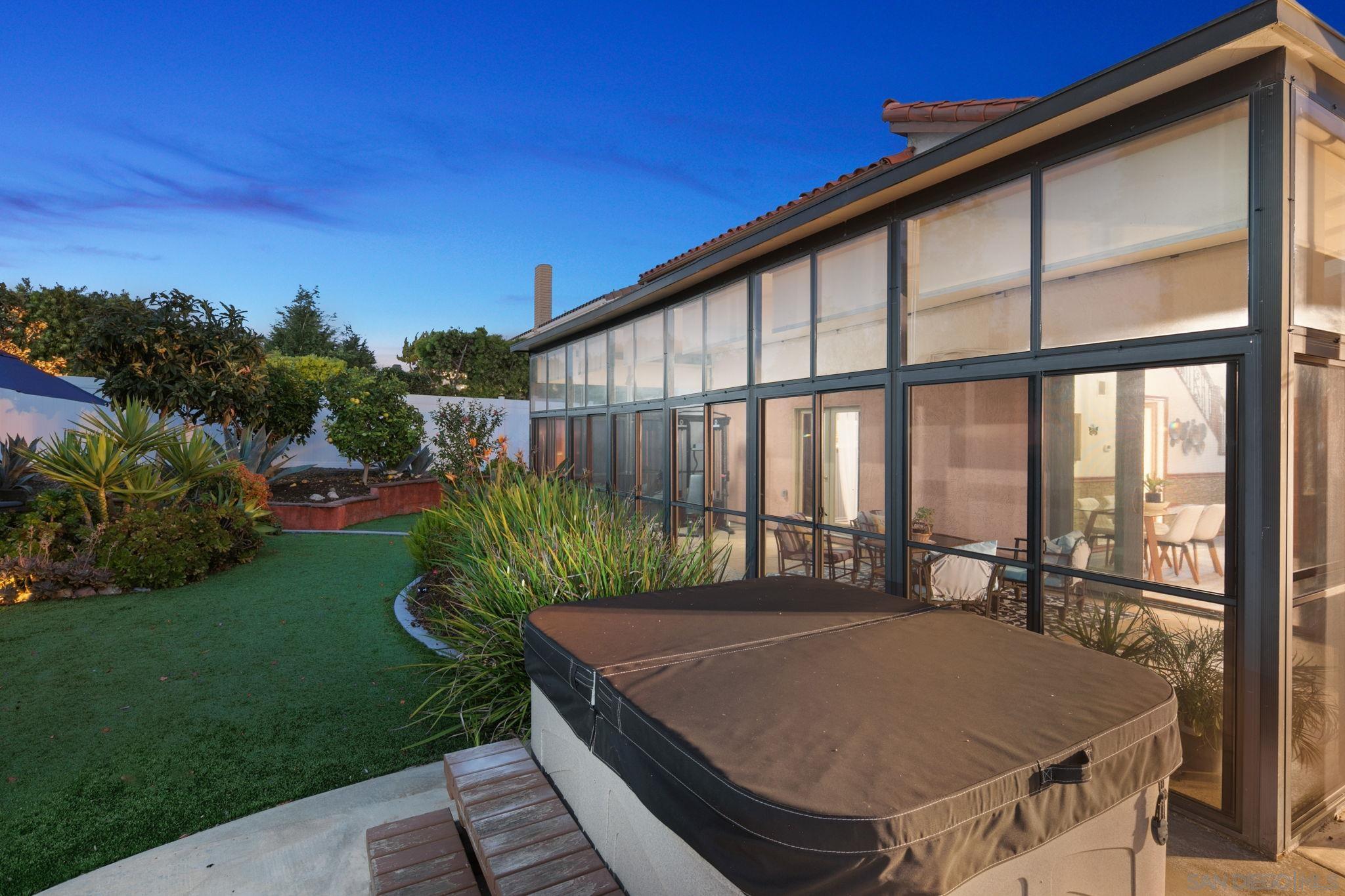 Detail Gallery Image 6 of 59 For 6433  La Paloma St, Carlsbad,  CA 92009 - 4 Beds | 3 Baths