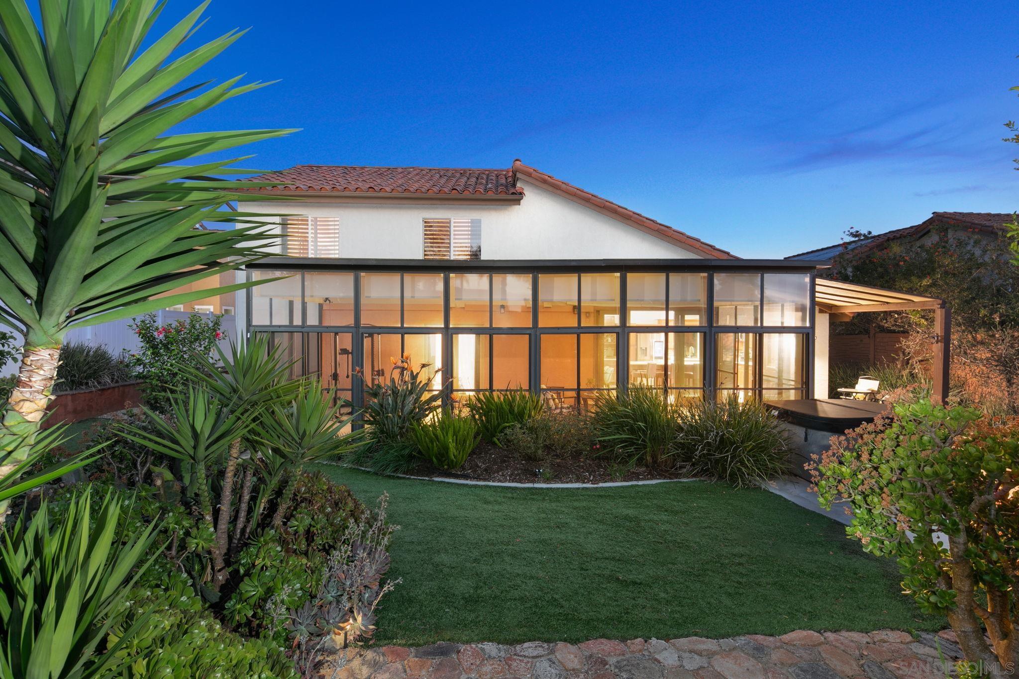 Detail Gallery Image 8 of 59 For 6433  La Paloma St, Carlsbad,  CA 92009 - 4 Beds | 3 Baths