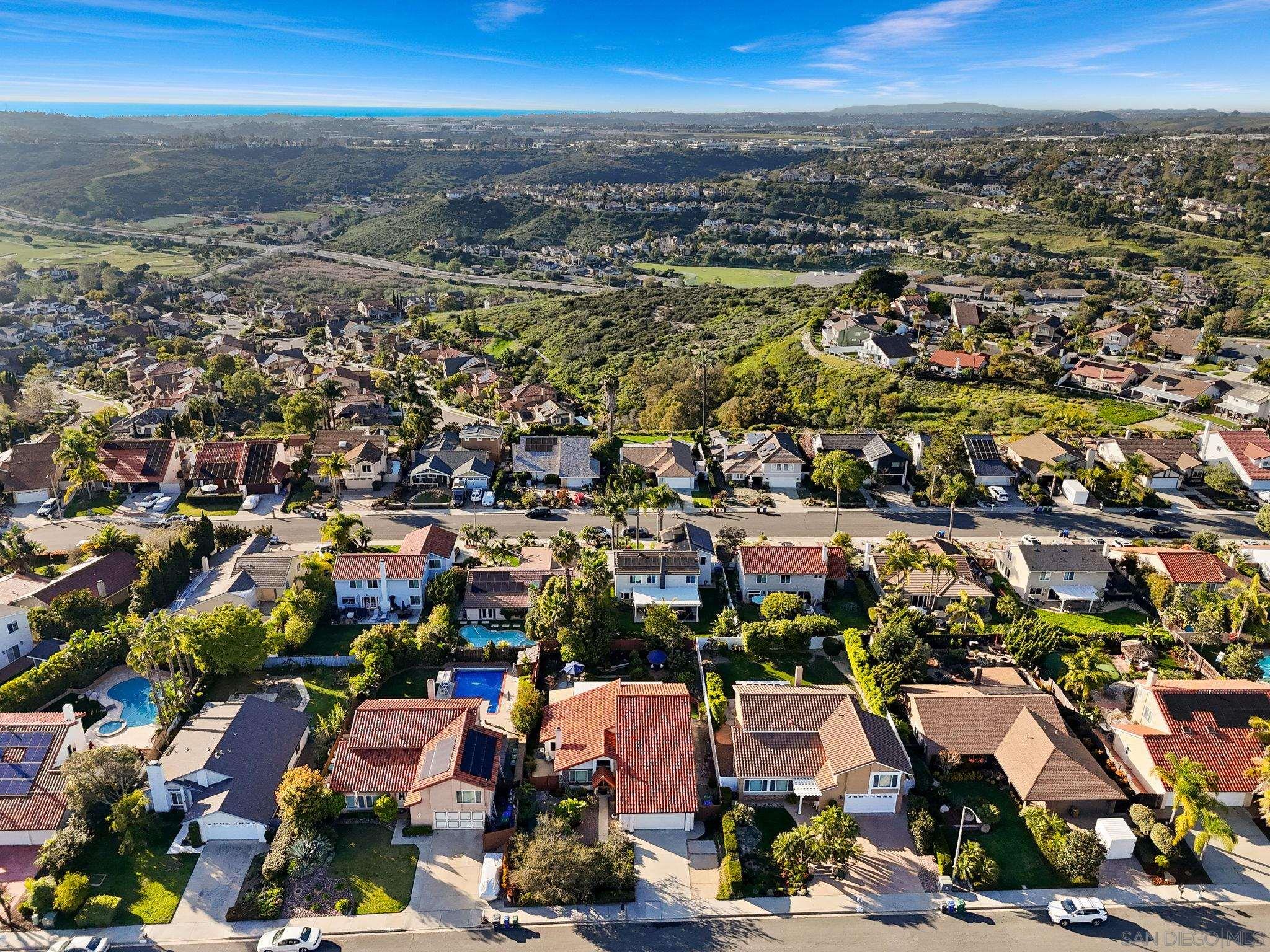 Detail Gallery Image 10 of 59 For 6433  La Paloma St, Carlsbad,  CA 92009 - 4 Beds | 3 Baths