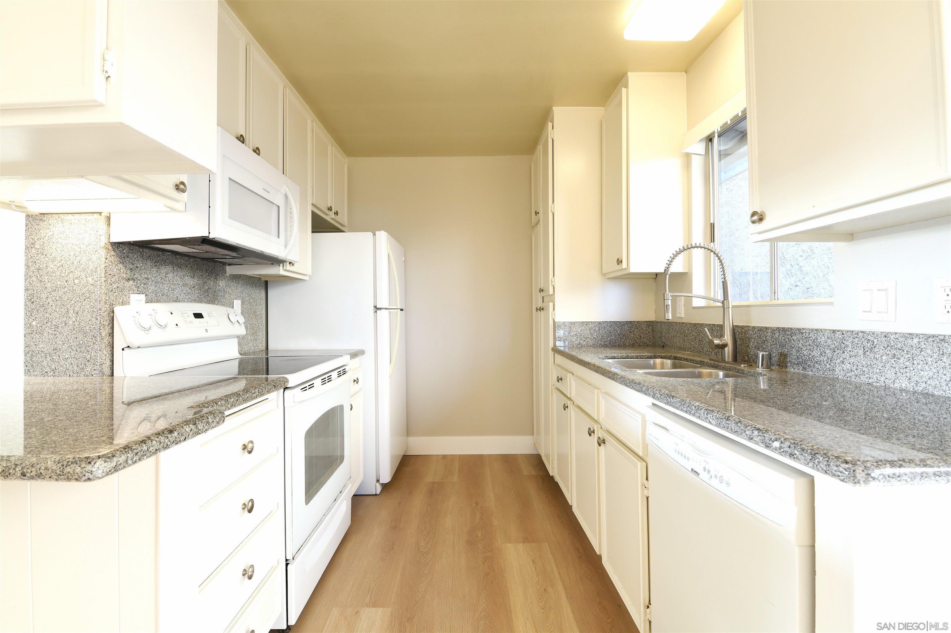 Detail Gallery Image 9 of 11 For 5949  Mildred St  #4,  San Diego,  CA 92110 - 2 Beds | 1/1 Baths